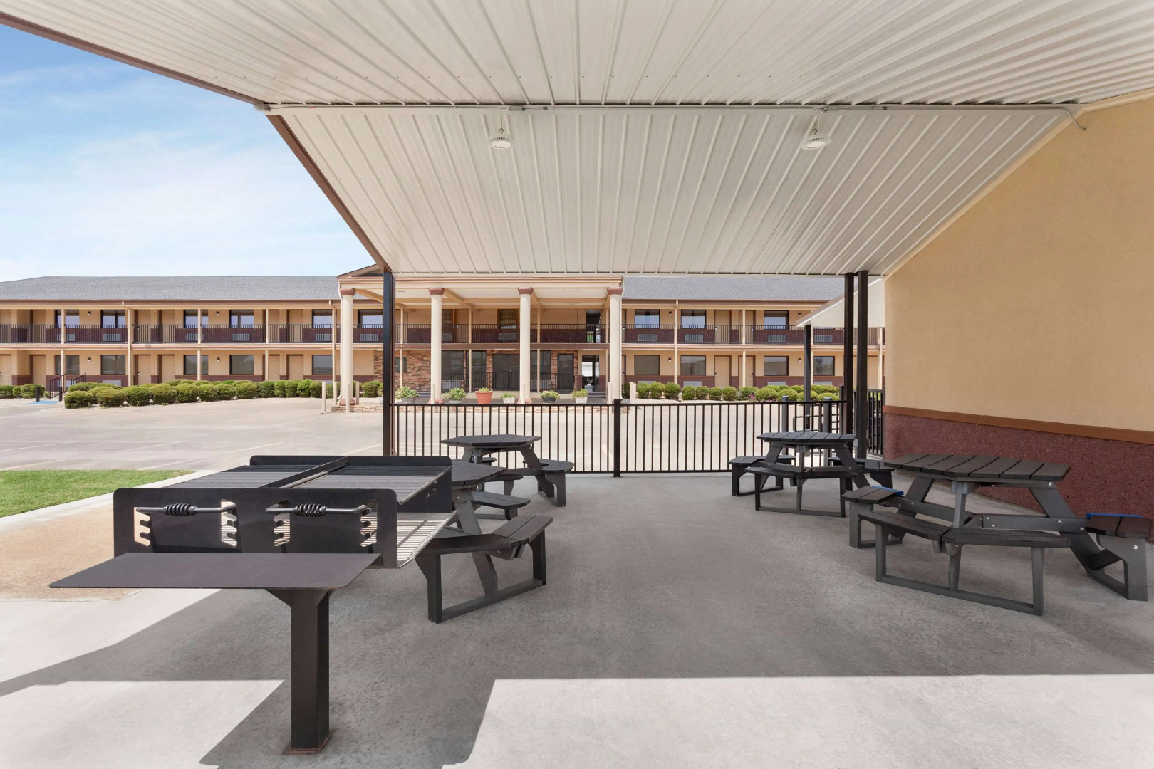 Days Inn by Wyndham Paris