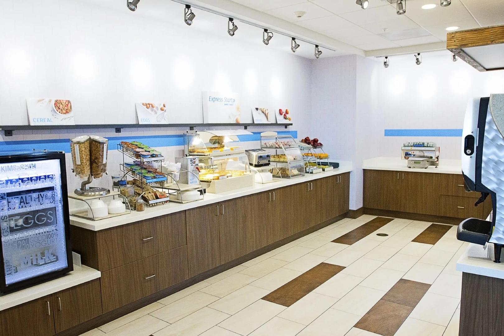 Holiday Inn Express & Suites Greenwood Mall by IHG