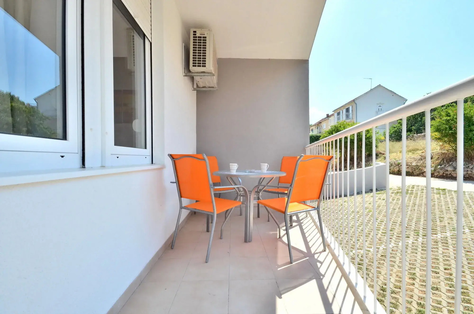 BRETIA apartments & more