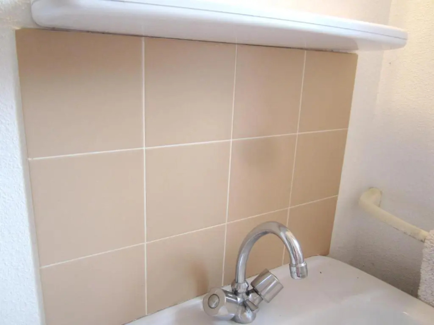 Maison de 2 chambres avec piscine partagee terrasse amenagee et wifi a Estang