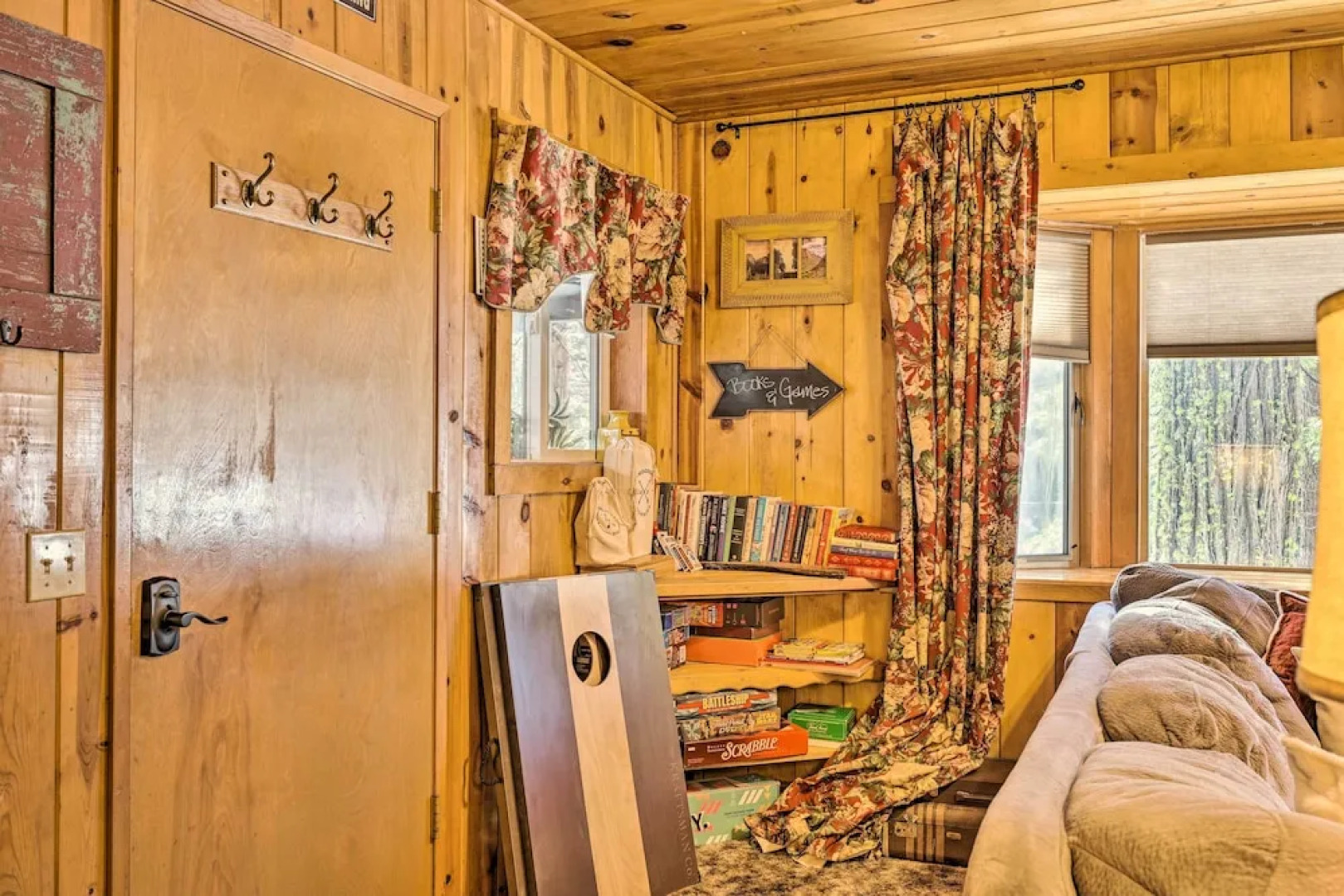 California Retreat w/ Deck, Fire Pit & Grill!