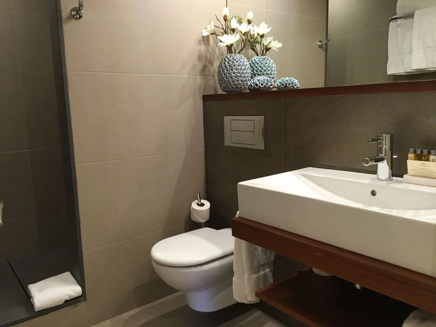 Duquesa Suites Landmark Hotel by Duquessa Hotel Collection