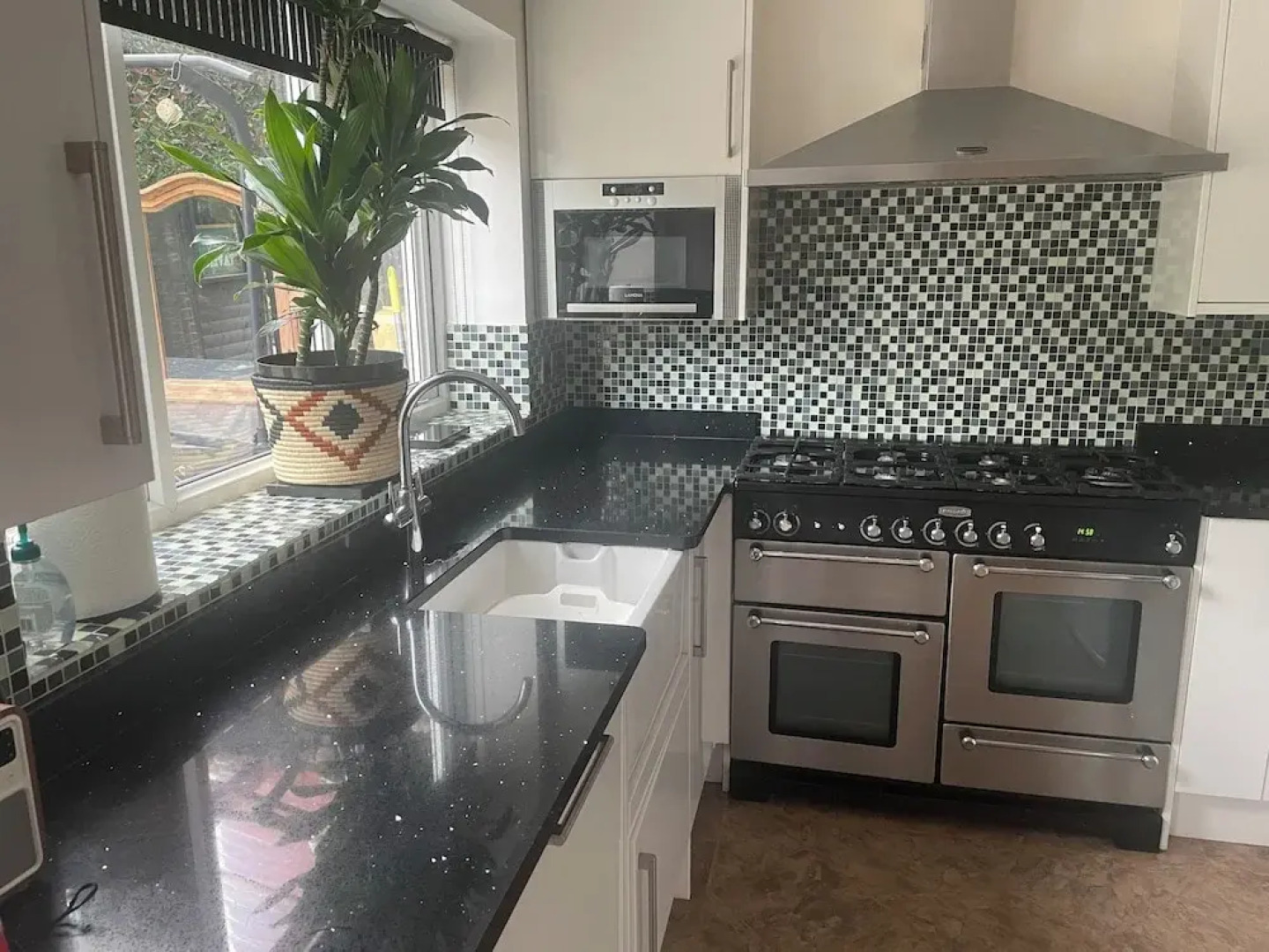 Charming Green Retreat in Idyllic Eccleston