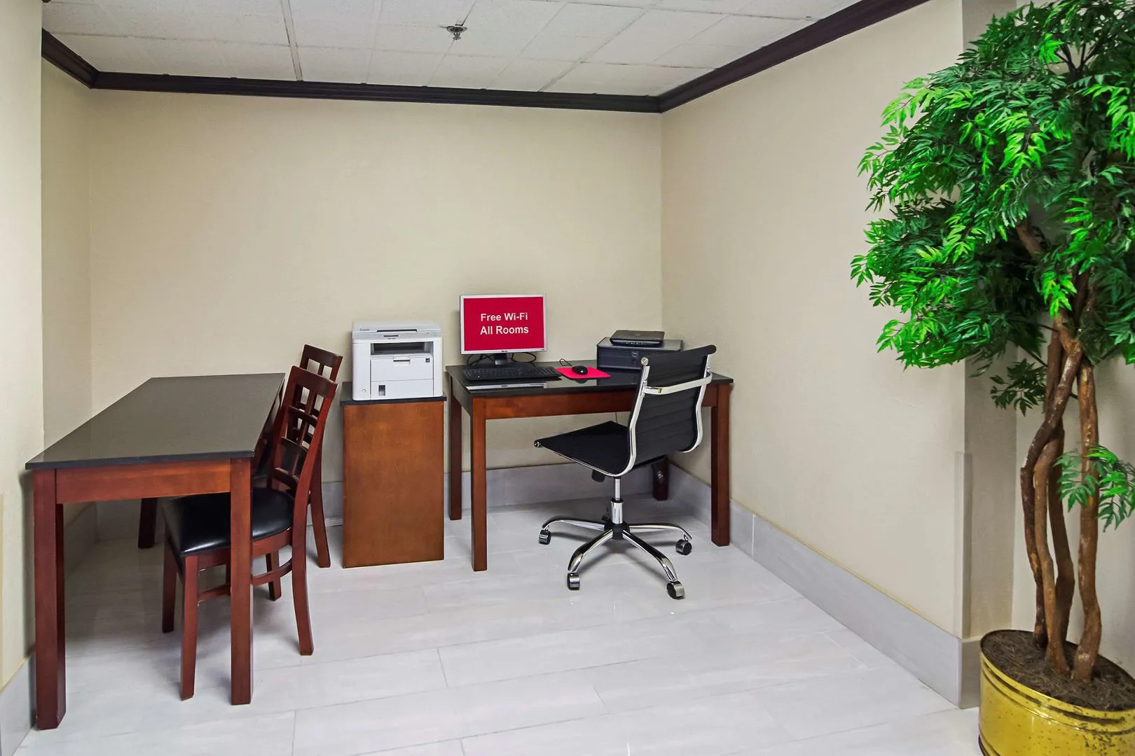 Red Roof Inn & Suites Fayetteville - Fort Bragg