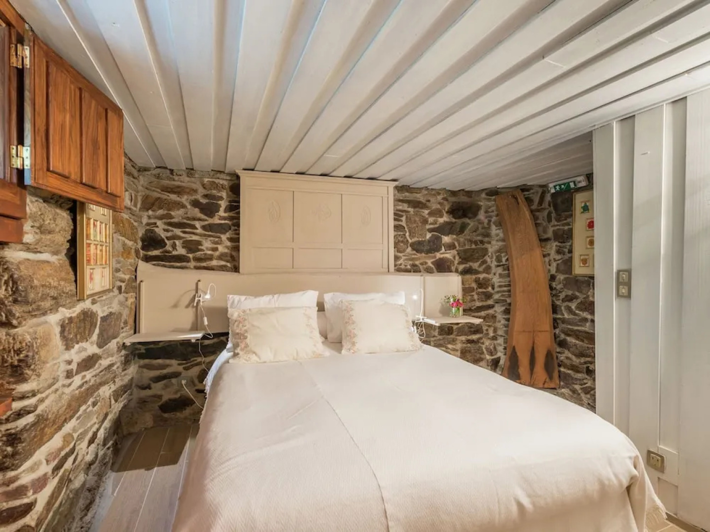 Holiday Home for two in Idyllic Garden With Saltwater Swimming Pool