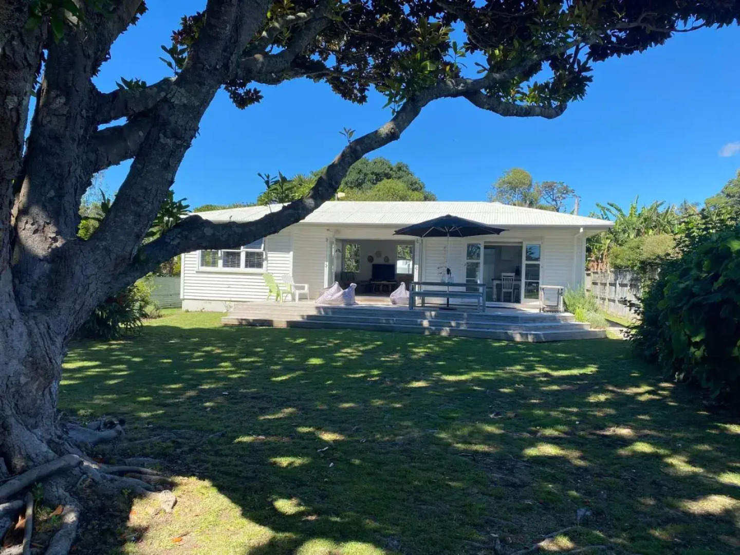 Black House Lookout - Kuaotunu Holiday Home