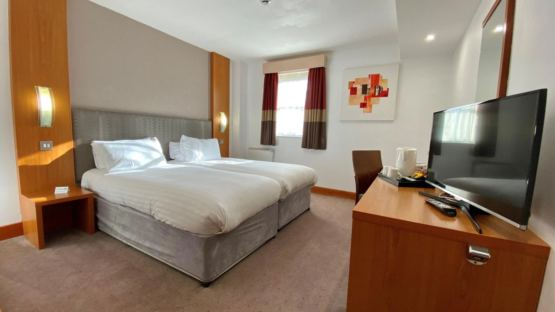 Holiday Inn Manchester-Central Park by IHG