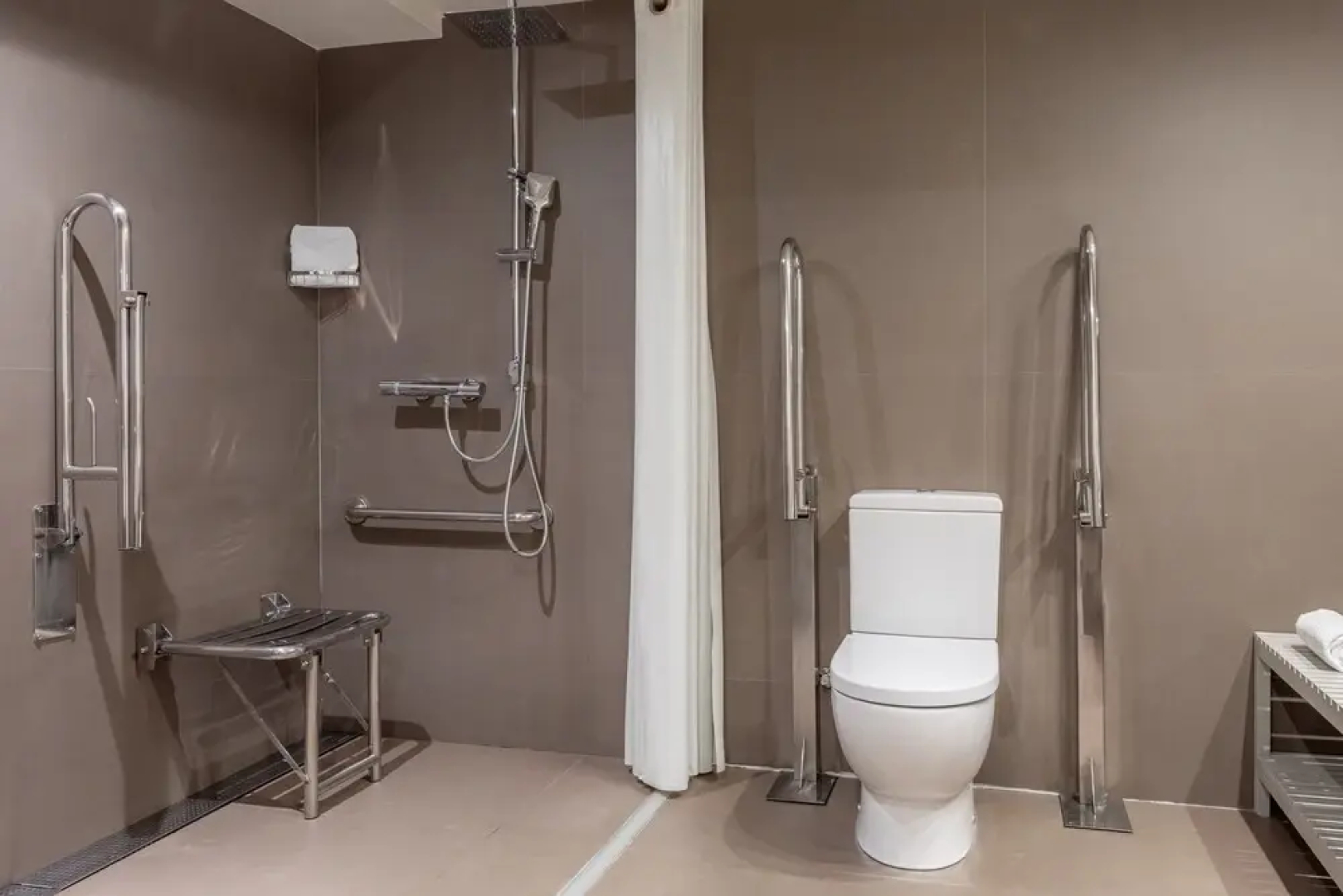 Duquesa Suites Landmark Hotel by Duquessa Hotel Collection