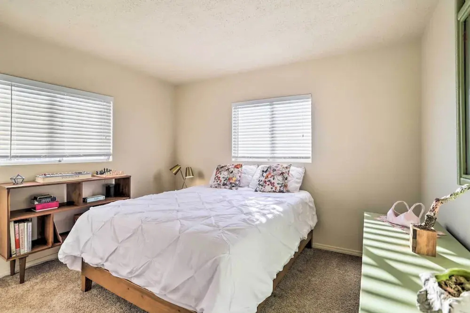 Sunny Oasis w/ Hot Tub ~ 11 Mi to Nat'l Park!