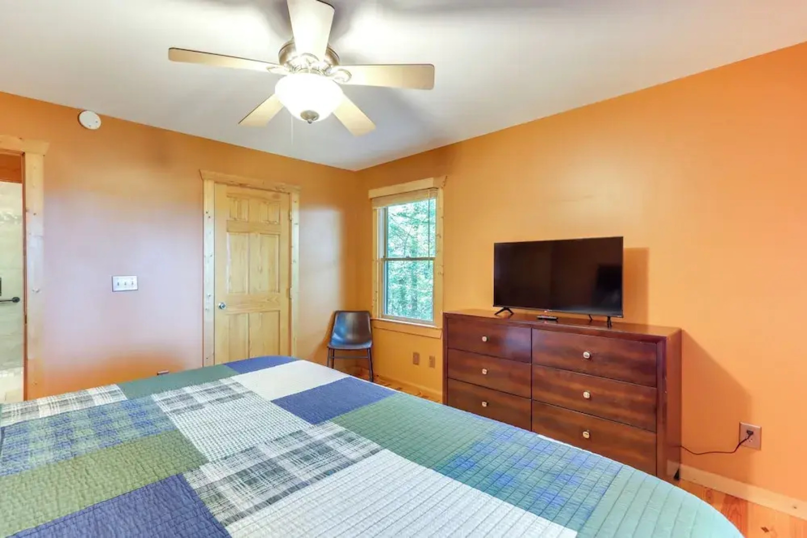 Deck & Private Hot Tub: Cabin in Ellijay!