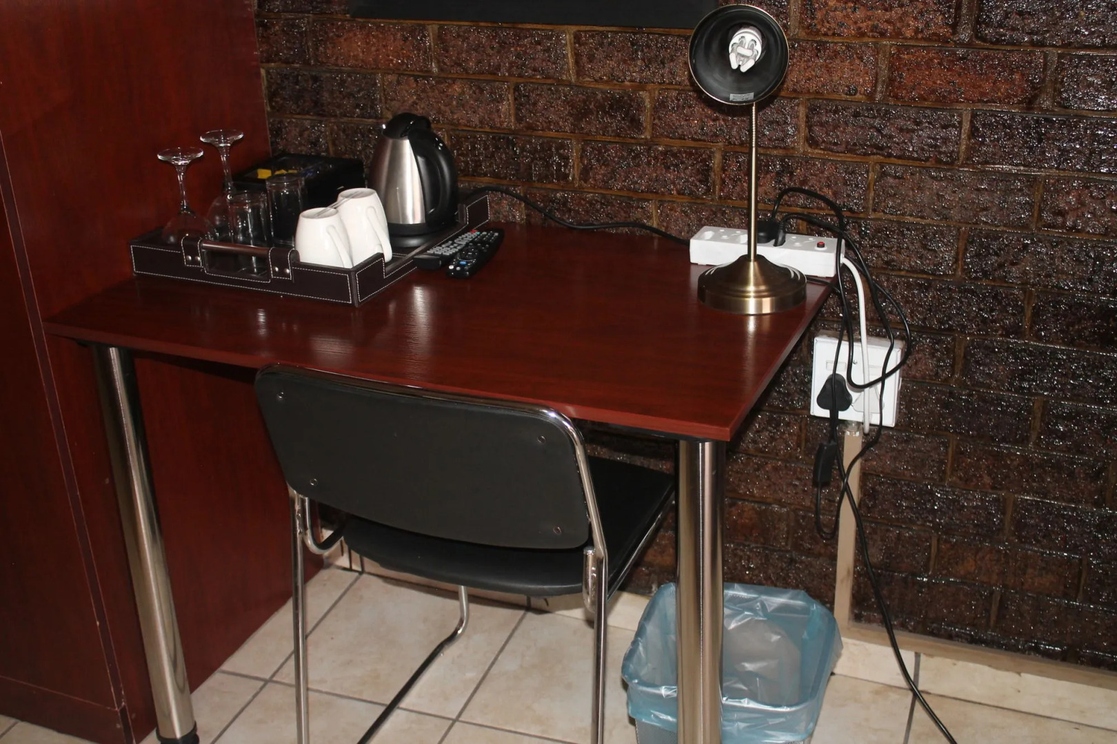 Sleep-Time Guest Lodge