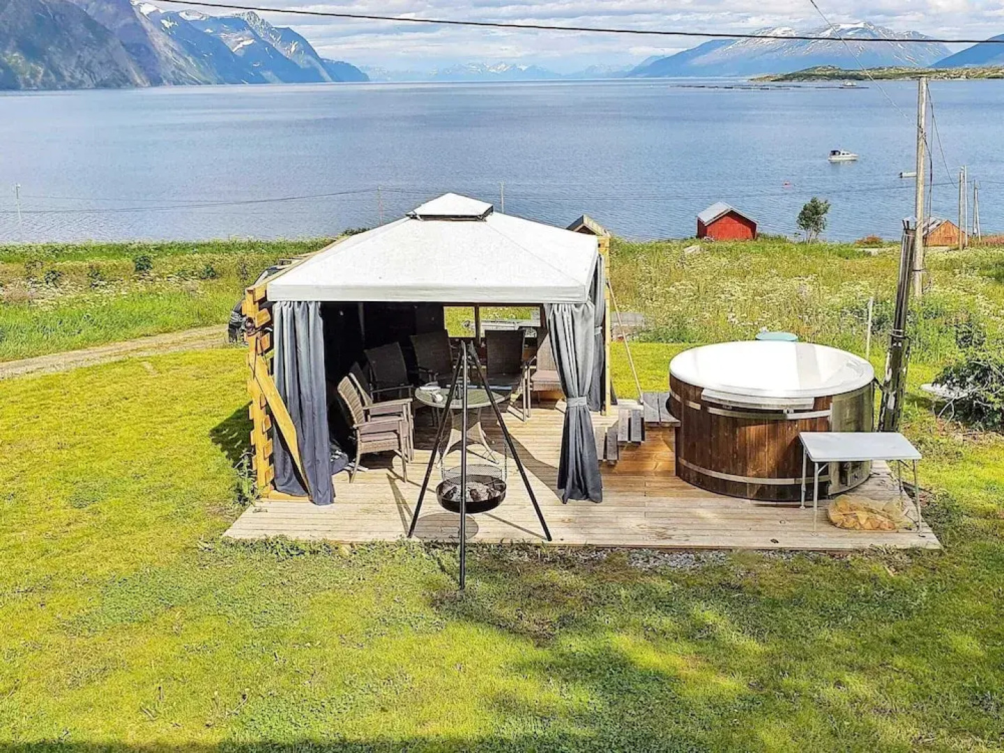 10 Person Holiday Home in Lyngseidet