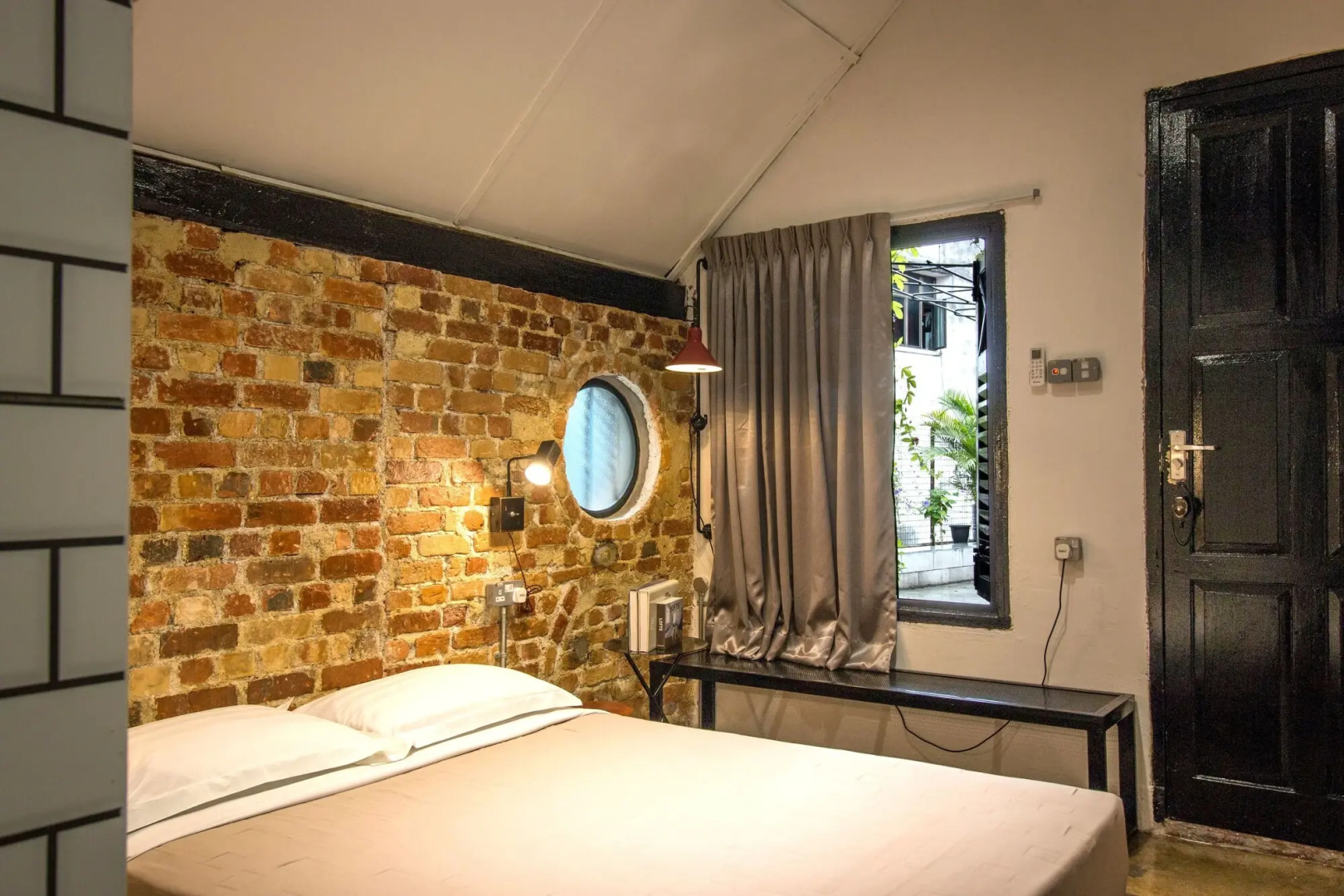 The Brownstone Hostel & Space