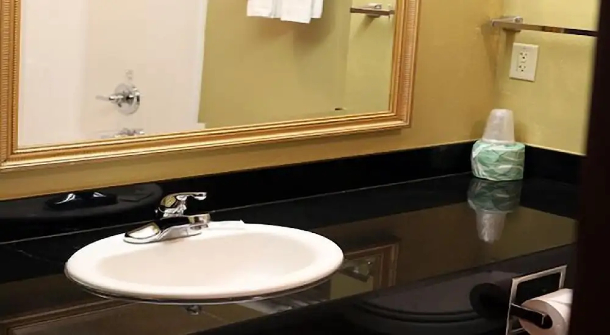 HomeTown Inn & Suites