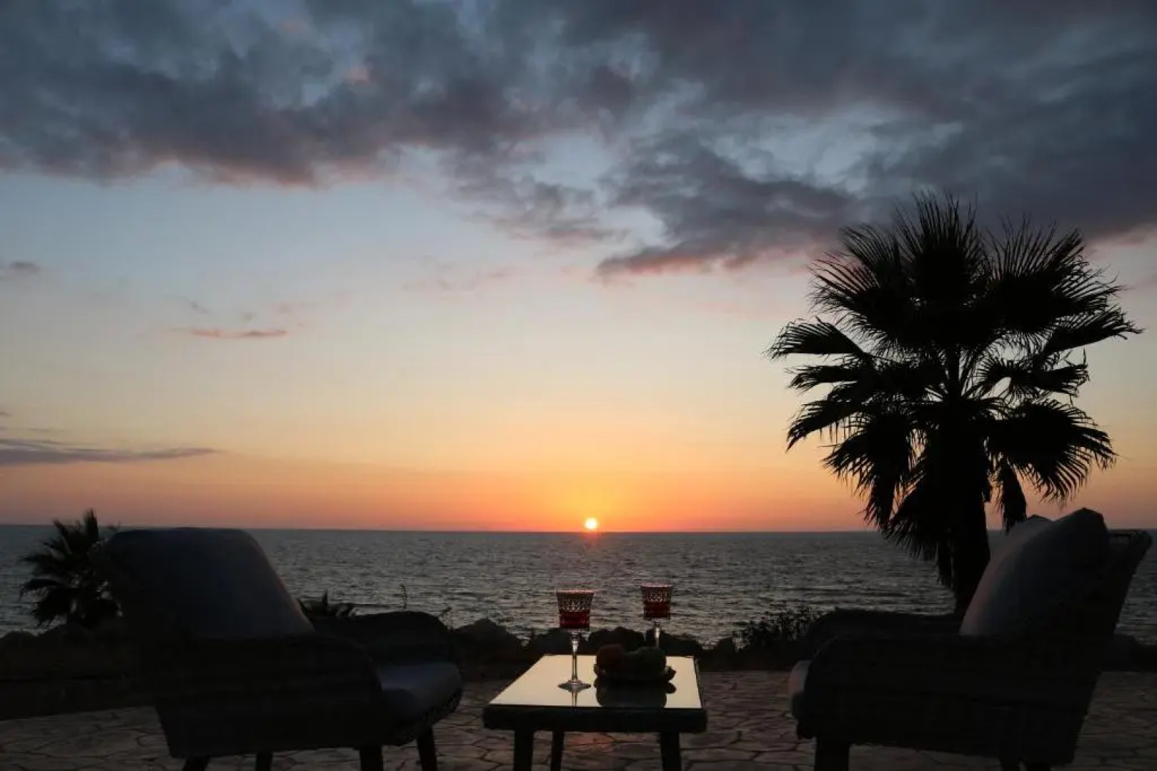 Yulya Villa By Taimoura