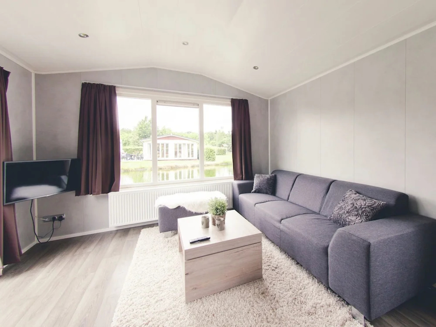 Beautiful Chalet Located on a Pond