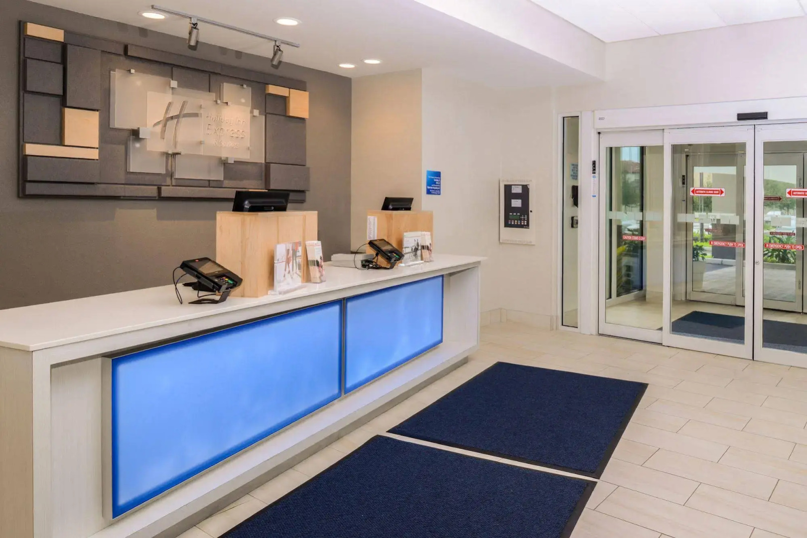 Holiday Inn Express & Suites St. Petersburg - Madeira Beach by IHG