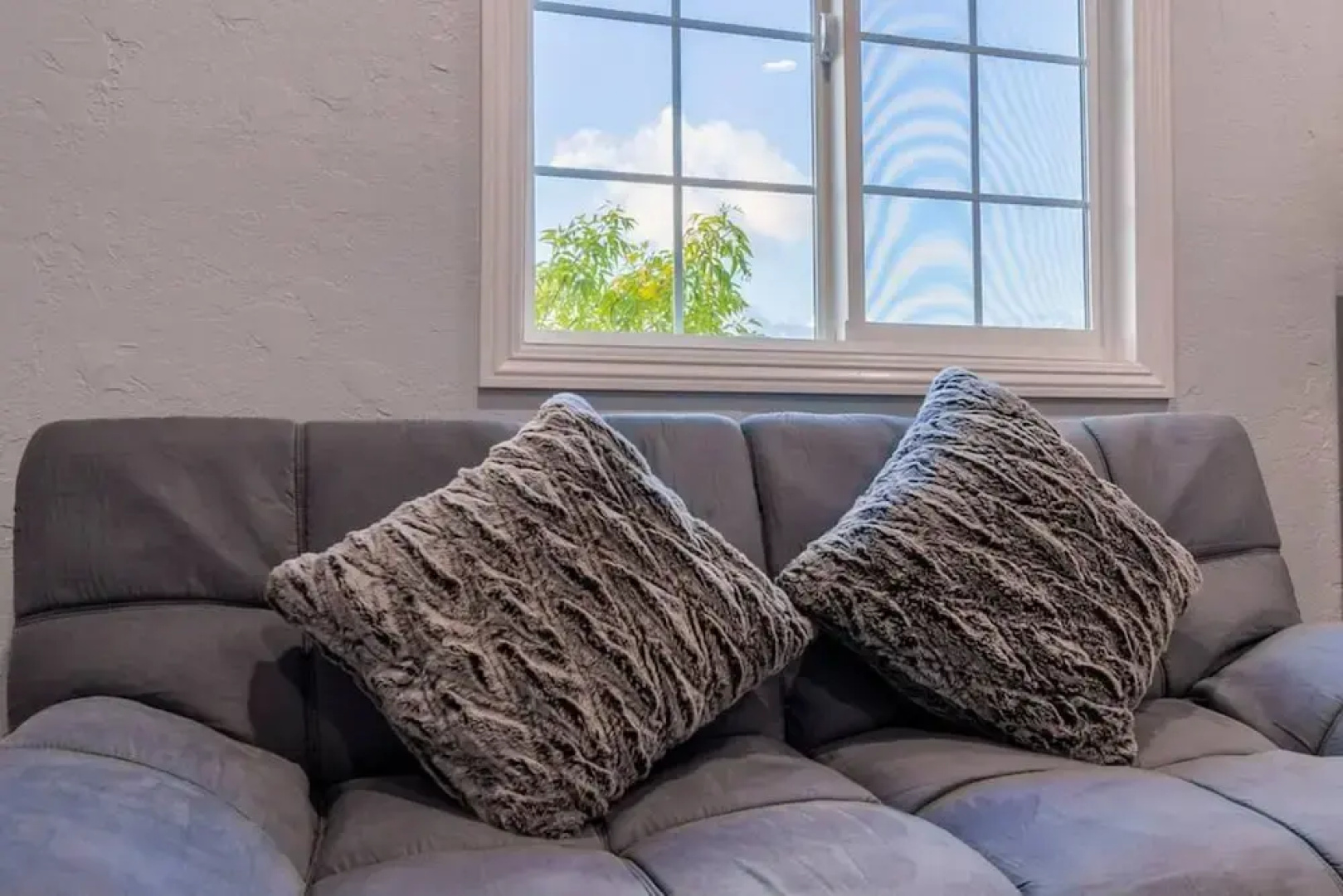 Stunning LA Luxury Retreat Ideal for Work or Play
