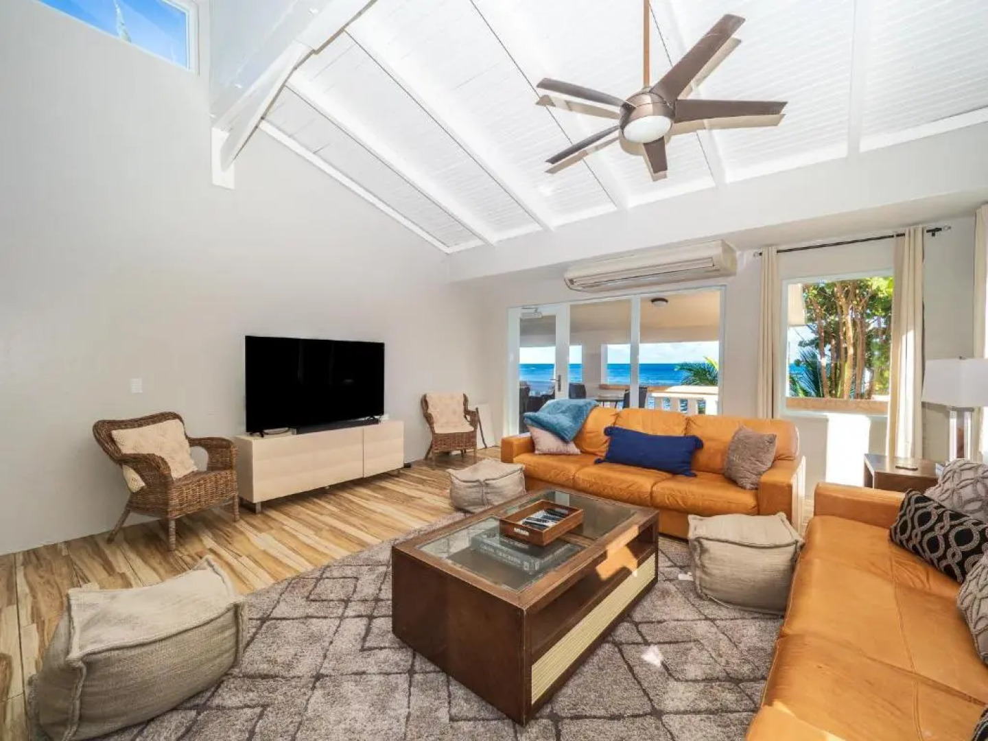 Newly Renovated 8 Bedroom Ocean Front Villa with Pool