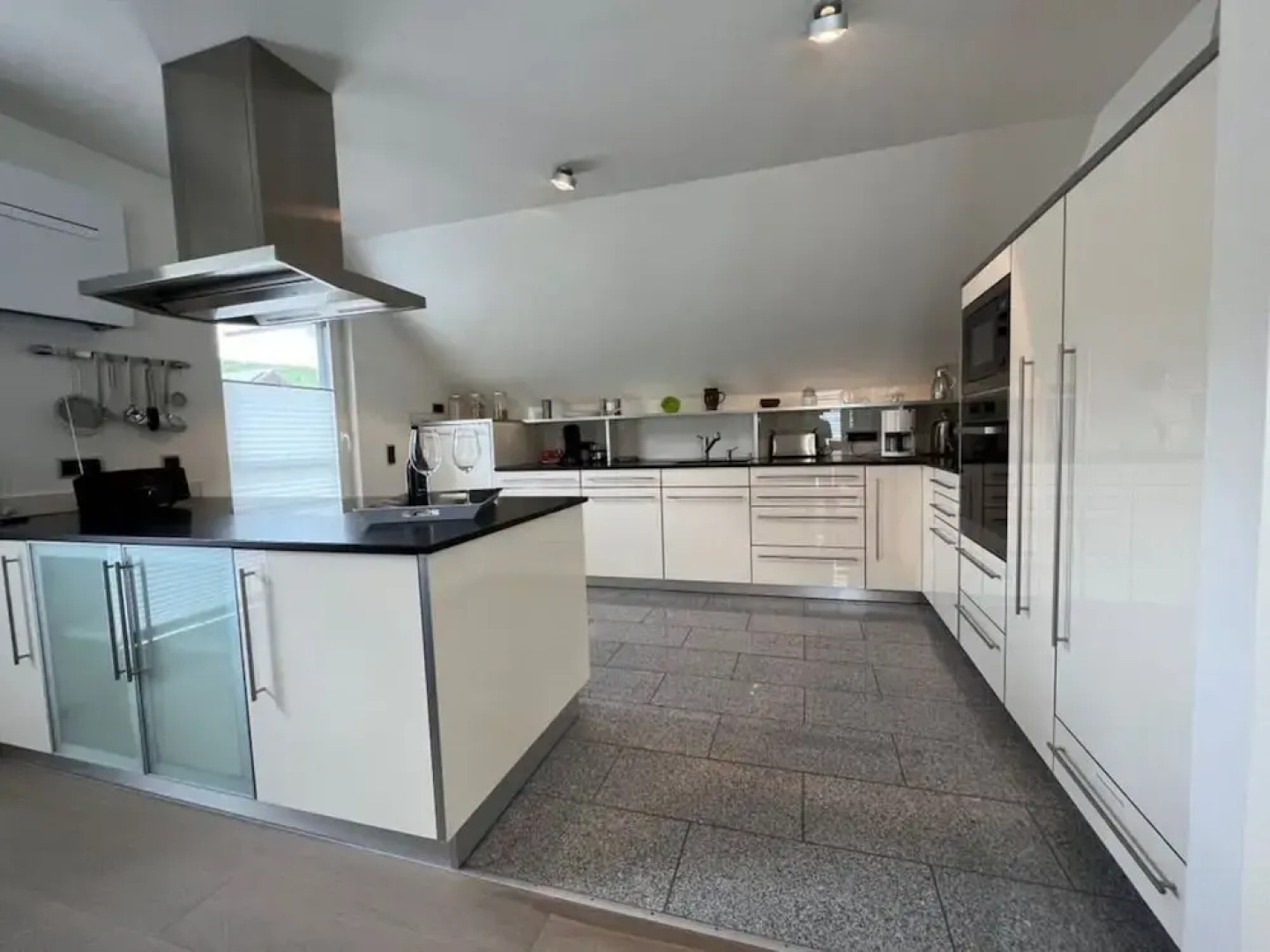 Savoir Vivre Modern Retreat