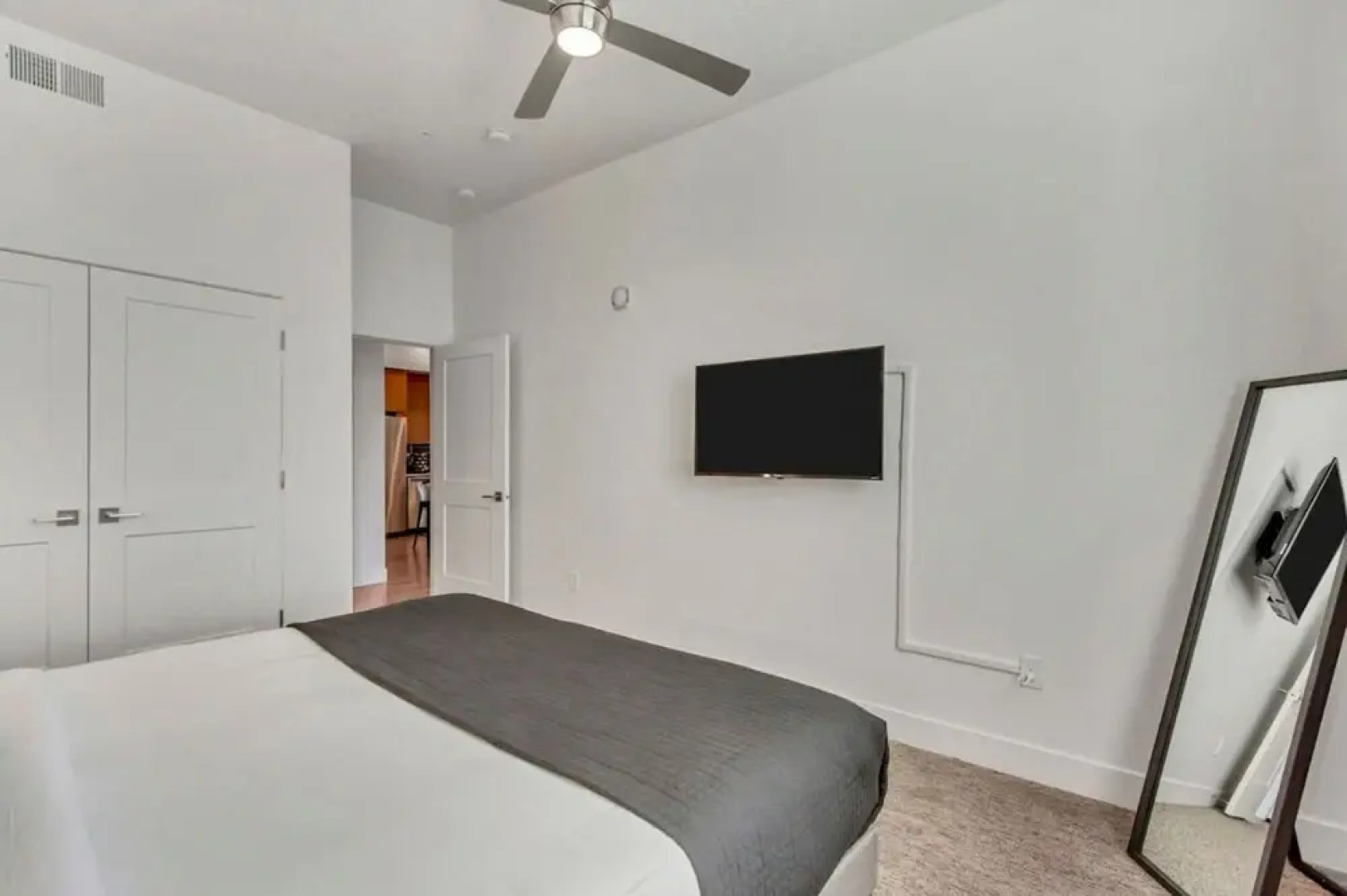 New Apt - Gigabit Internet - Year-round Pool