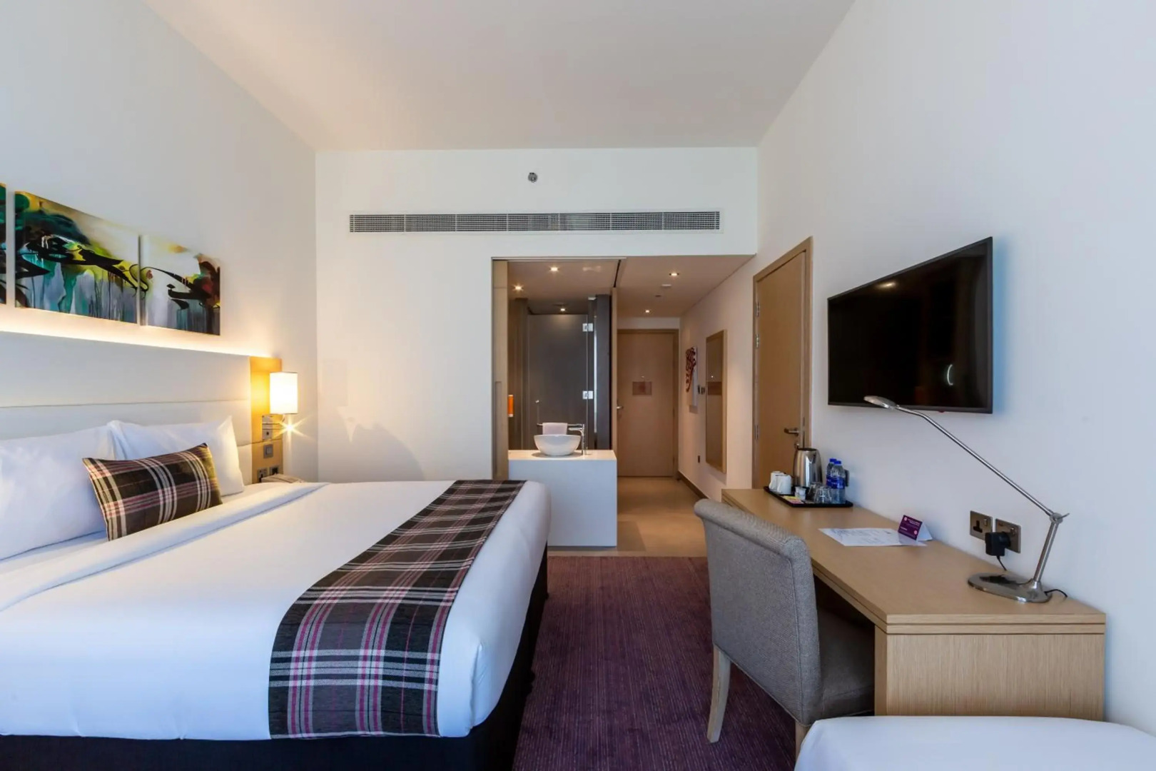 Отель Premier Inn Dubai Dragon Mart