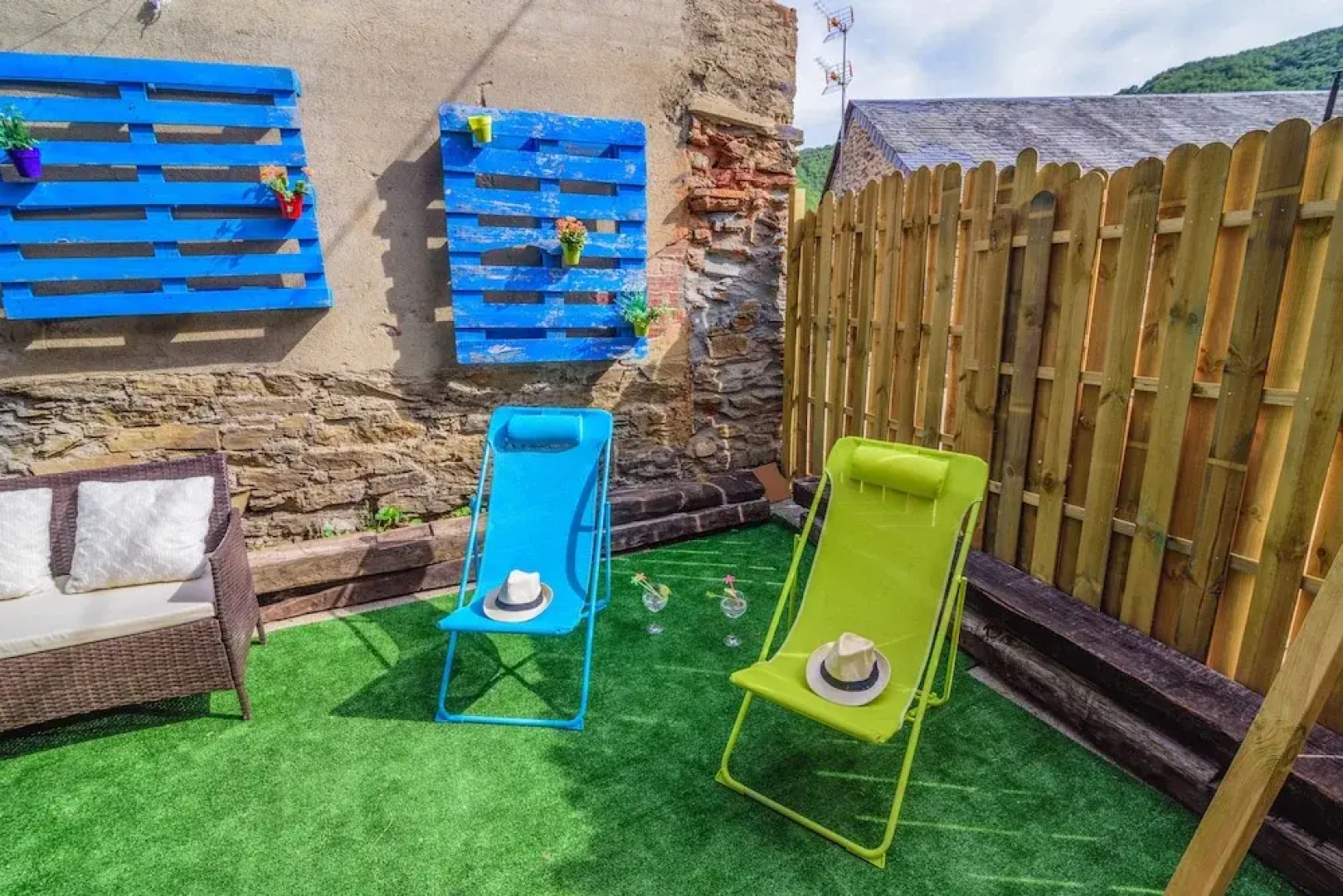 Rural House With Jacuzzi and Fireplace in the Room for 2-4 People