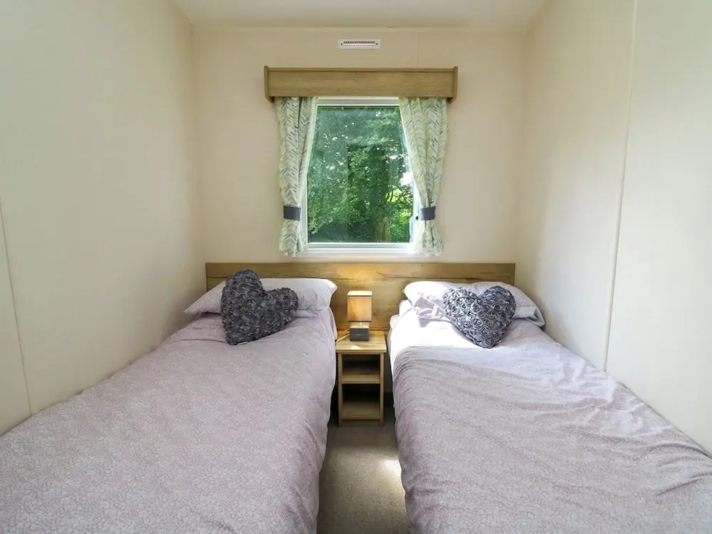 Caravan 6 at Blackmoor Farm