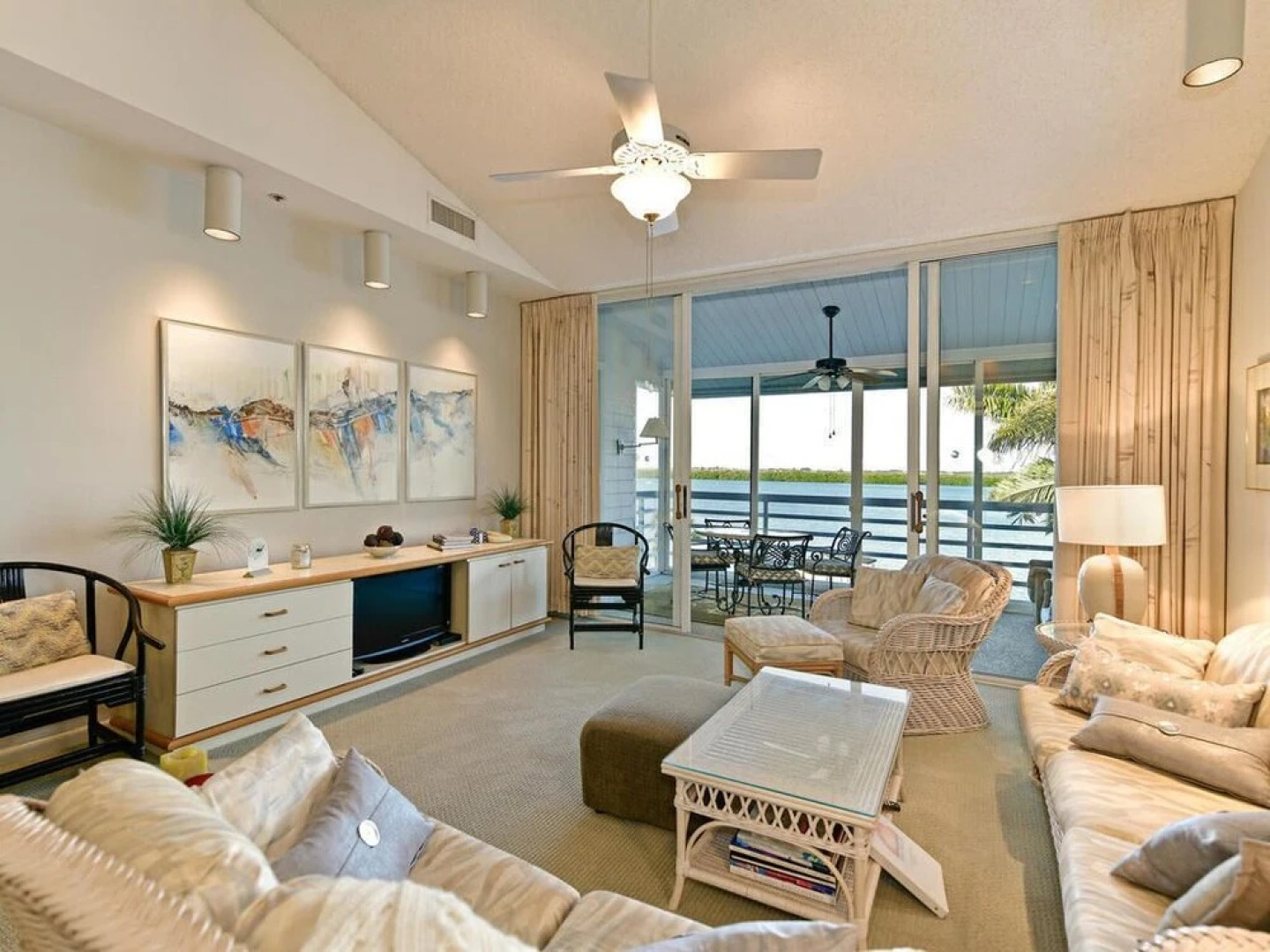 Harbor Villa Club 312