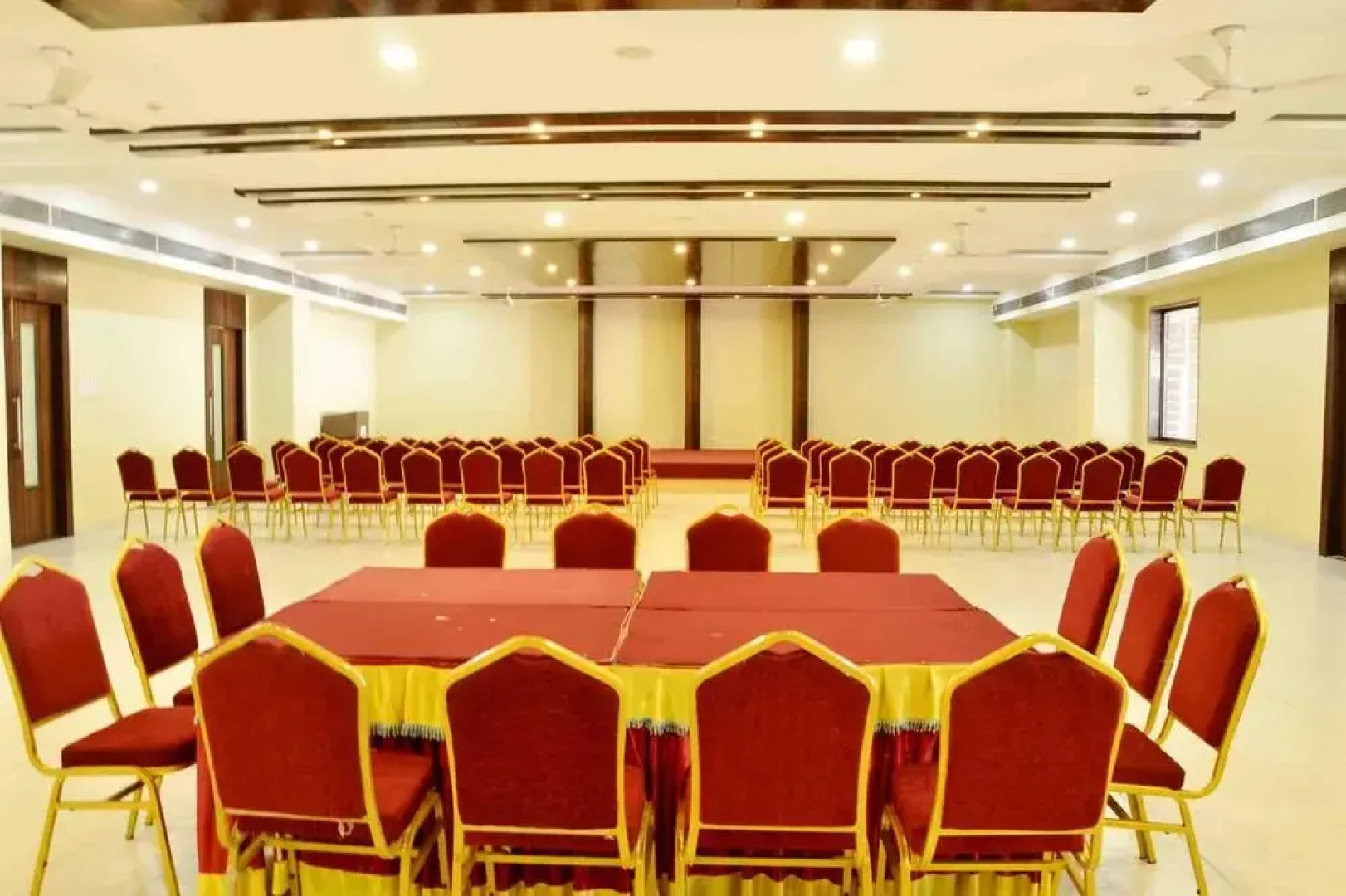 OYO 1535 Hotel Bee Town