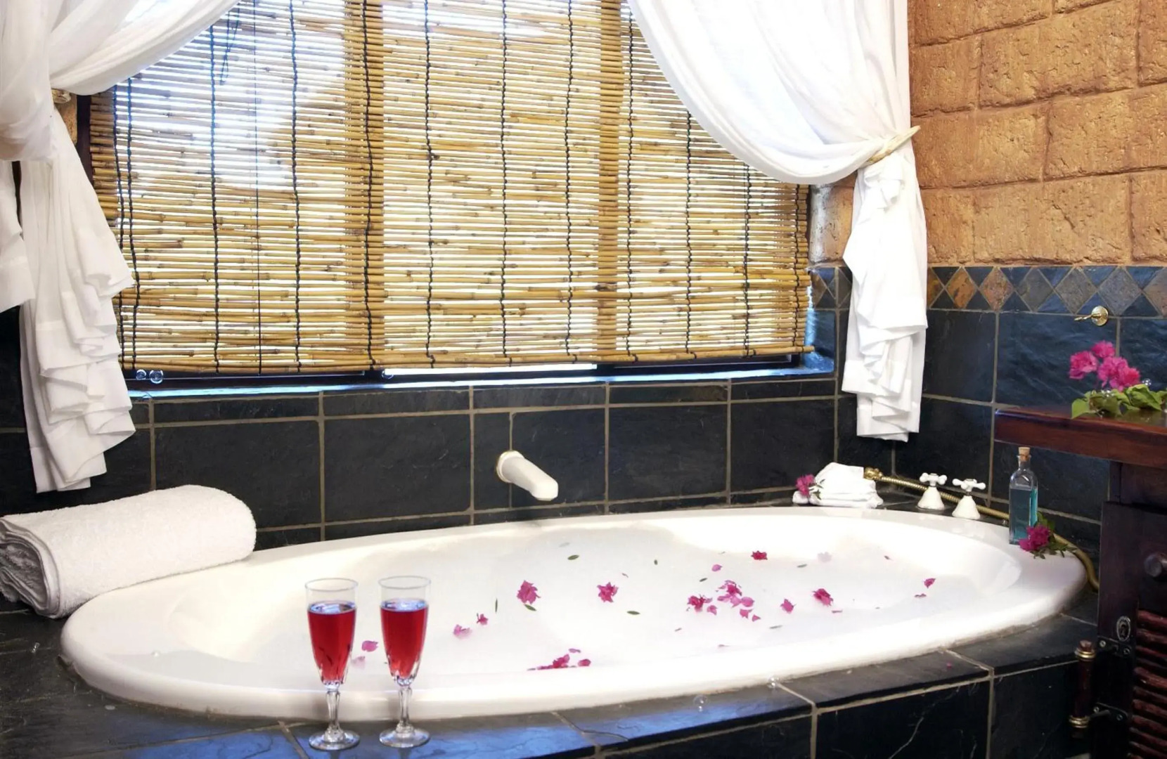 Zwahili Game Lodge & Spa