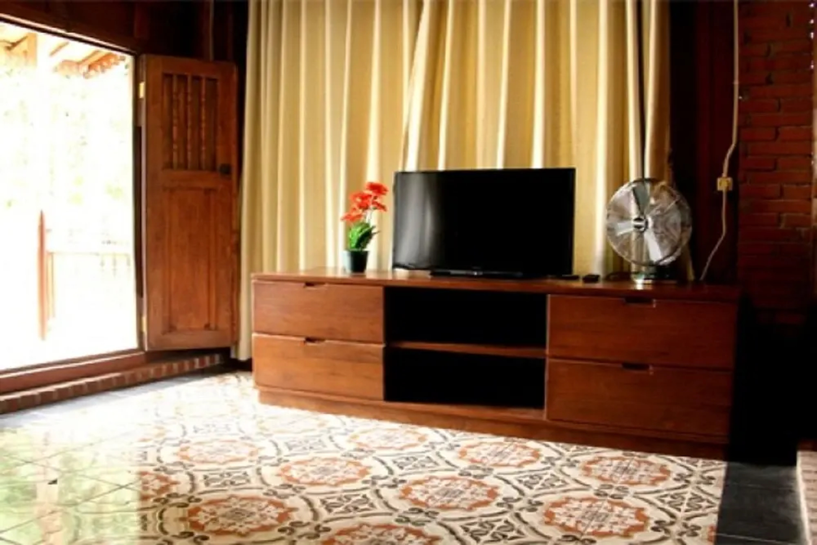 Anugro's Homestay By The Grand Java
