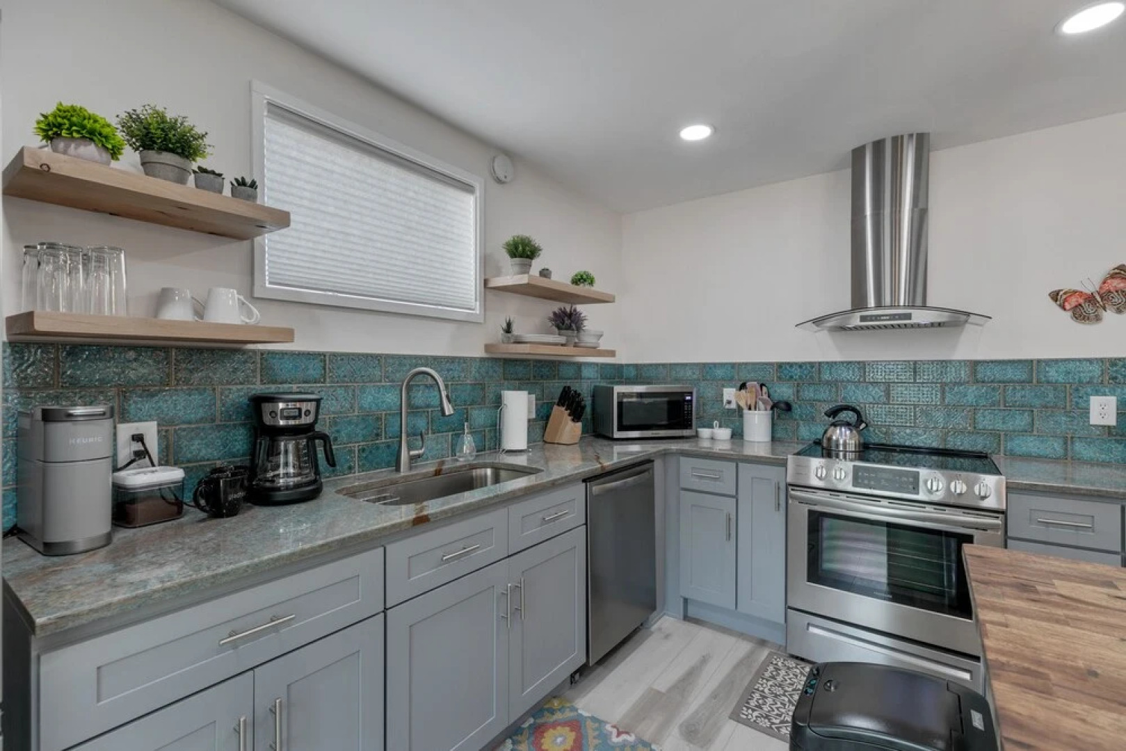 Gorgeous Luxury Bungalow W/hot Tub&fire Pit