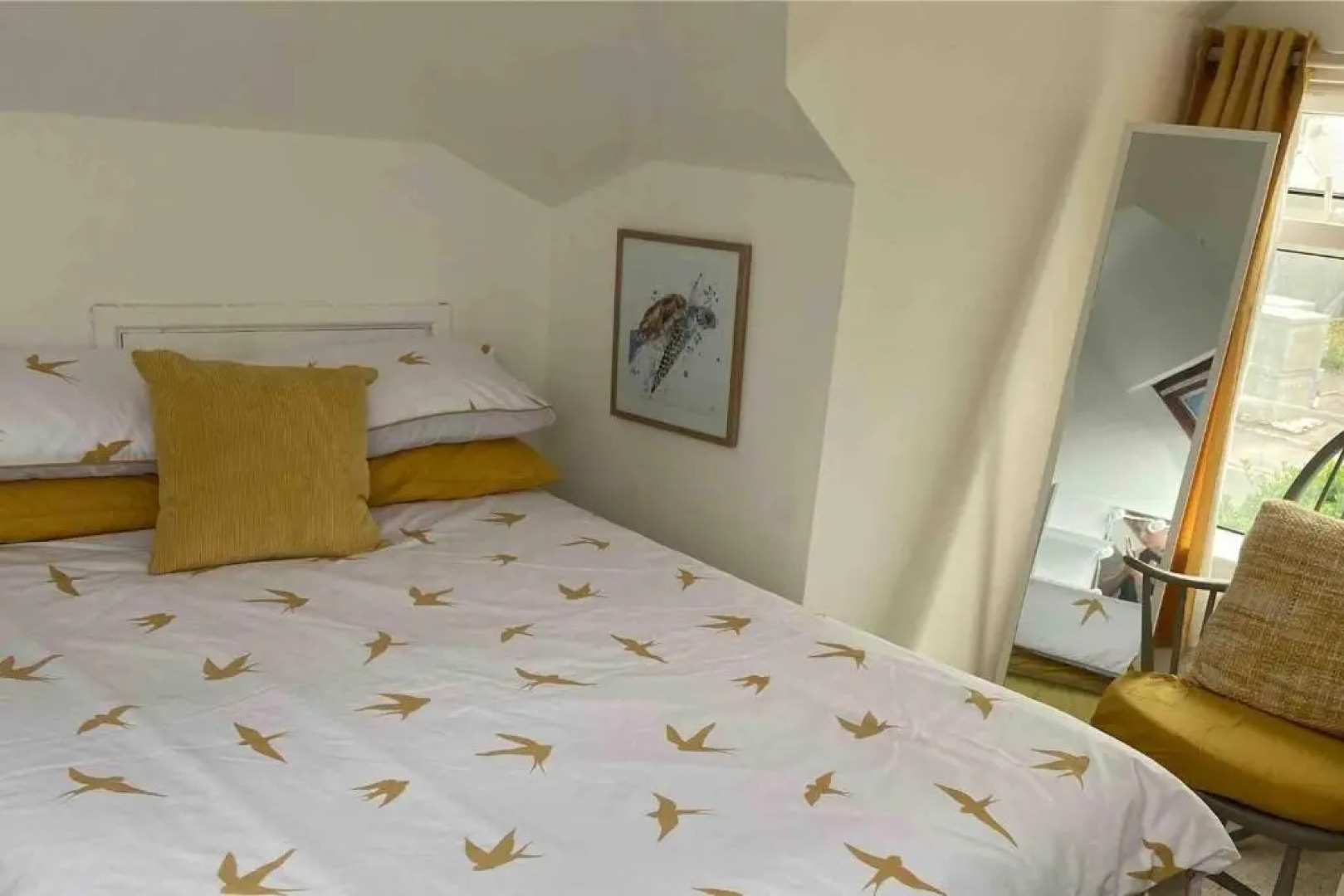 Pet Friendly, Unique 4-bed Bungalow in Porthcawl