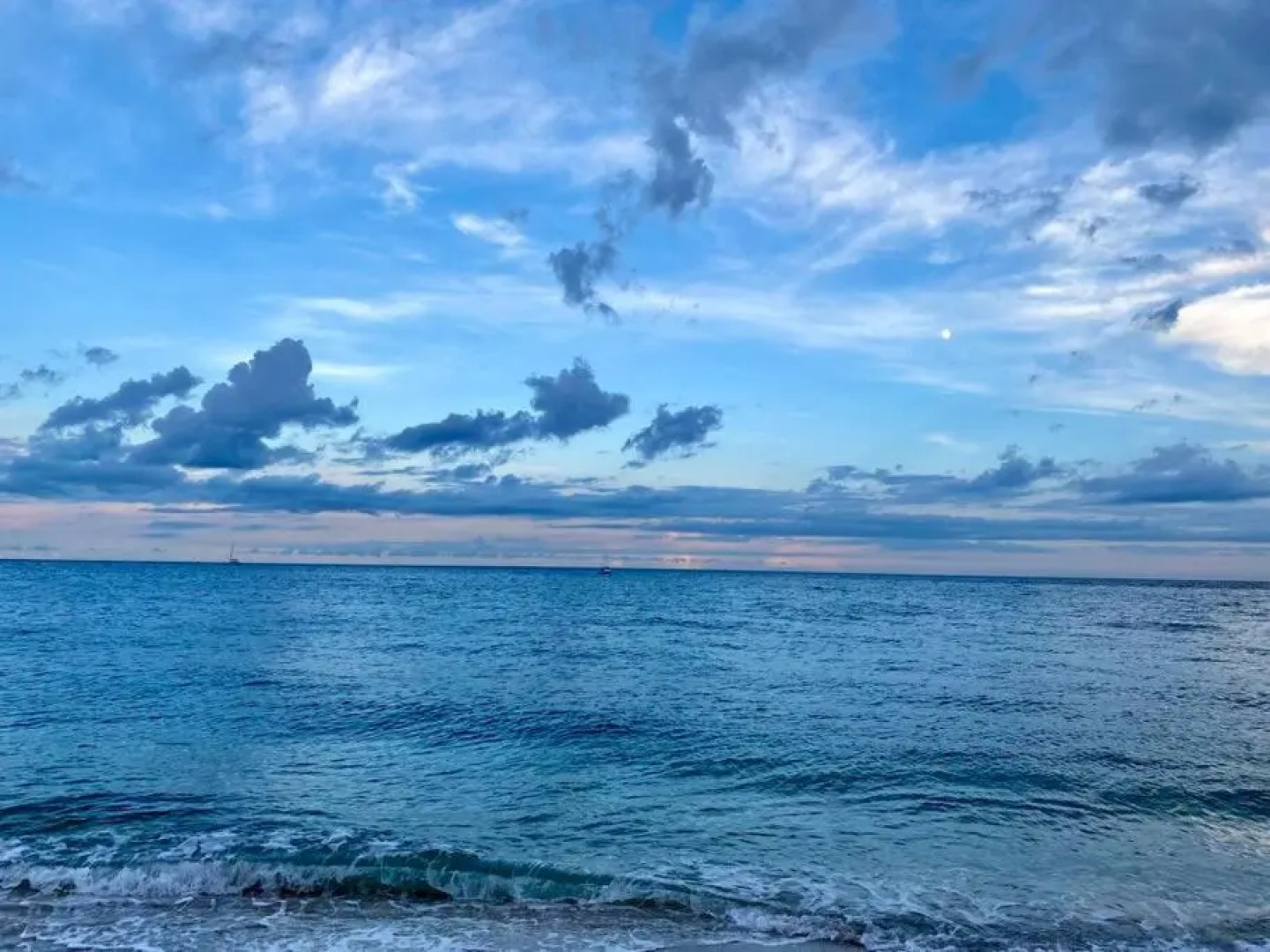 Ocean Front contemporary 3 Bedroom townhouse.