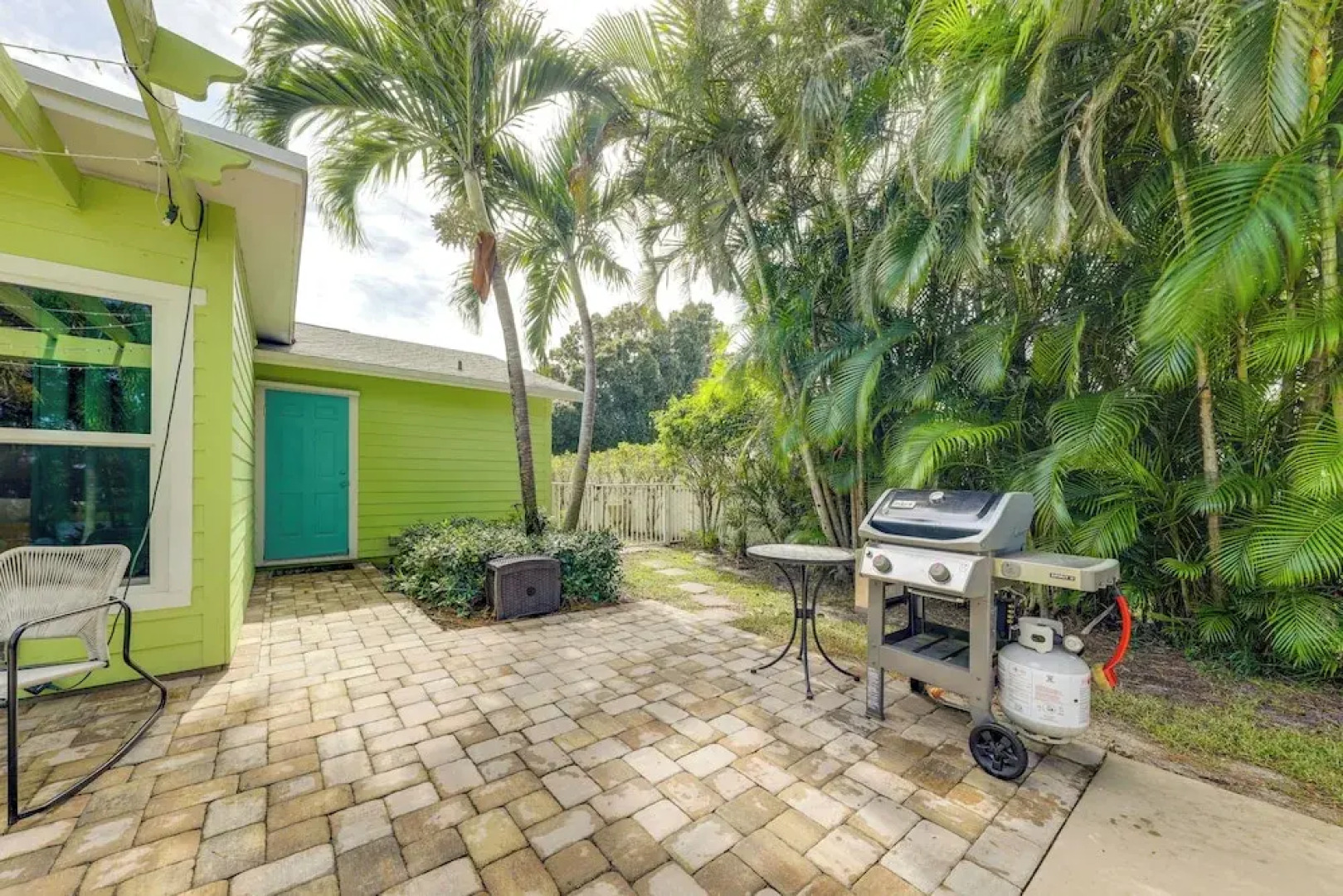Tropical Pool Oasis on 1/4 Acre by Downtown Stuart