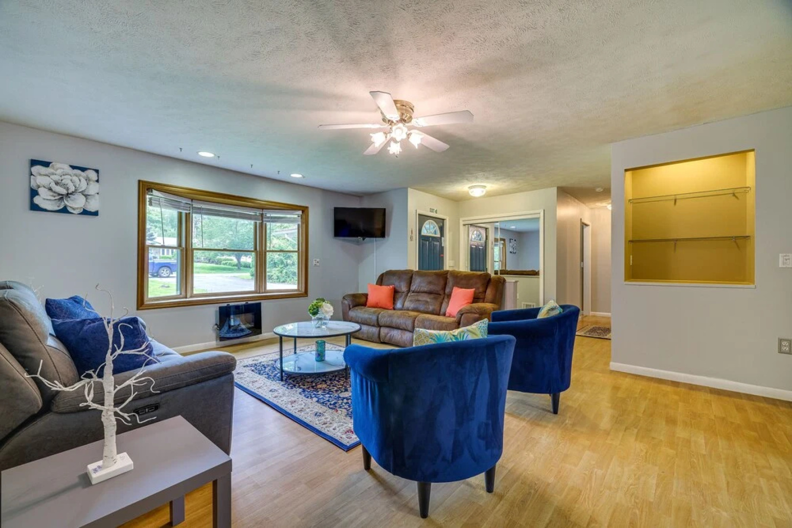 Peaceful Pocono Retreat: Hot Tub & Covered Deck!