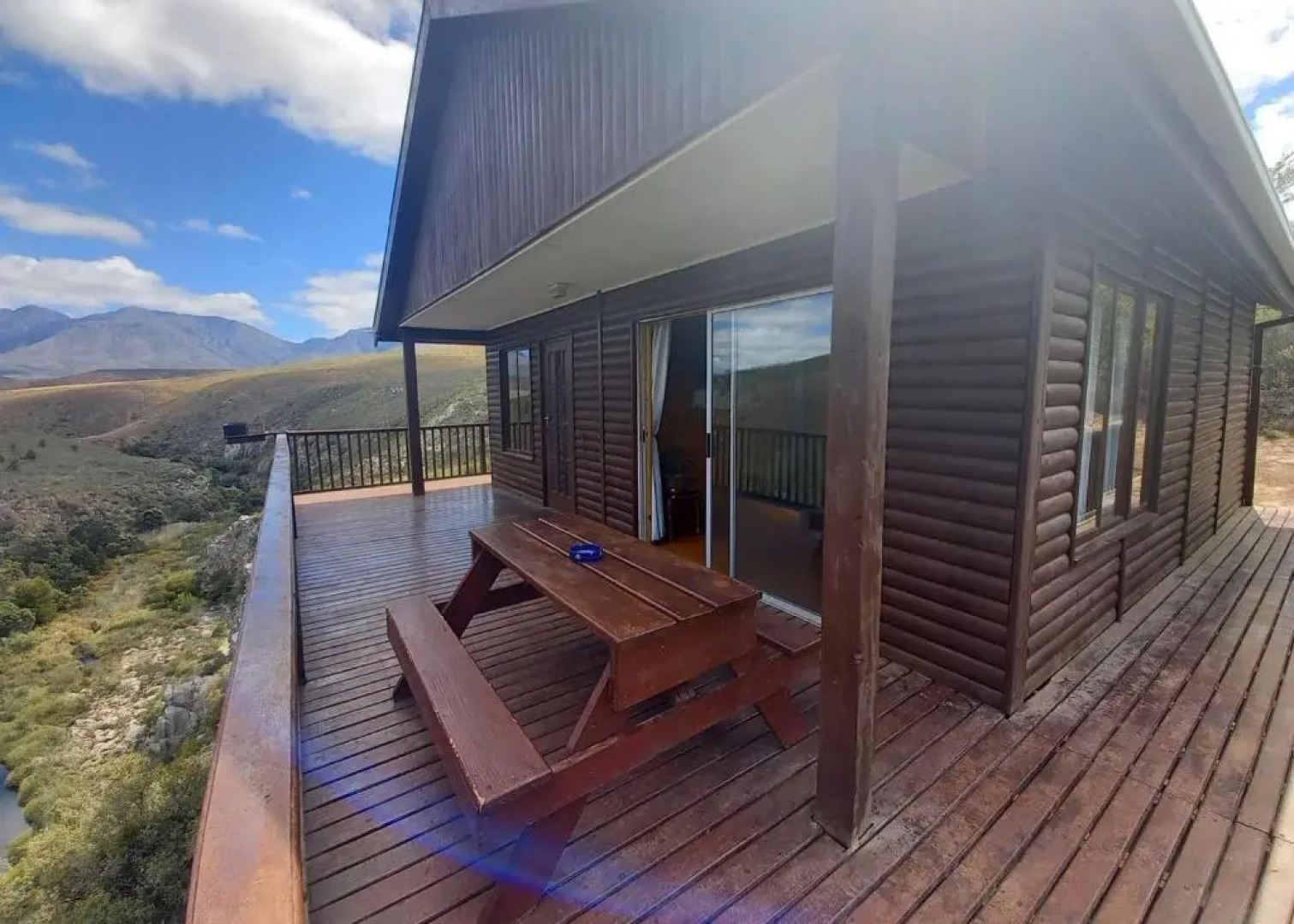 Eagle Falls Country Lodge