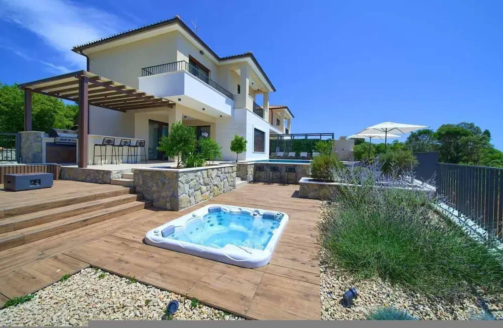 Villa Lady With Heated Pool Jacuzzi and Sauna
