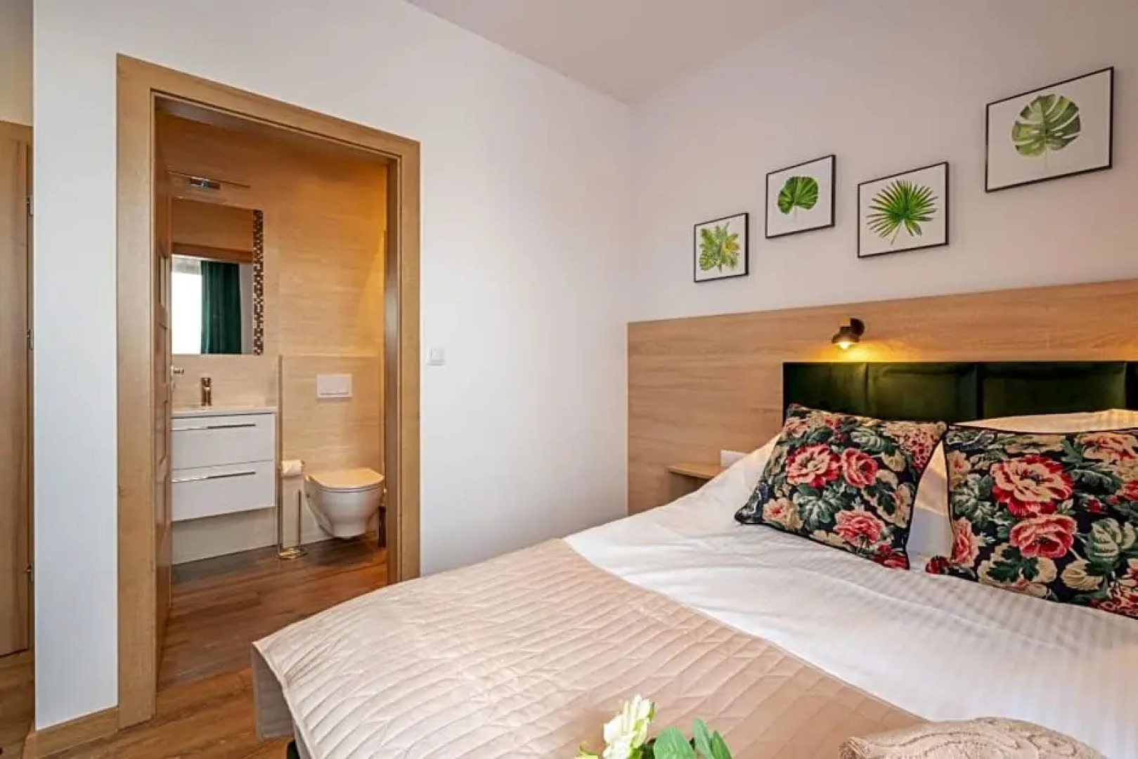 Happy Hostel & Apartments