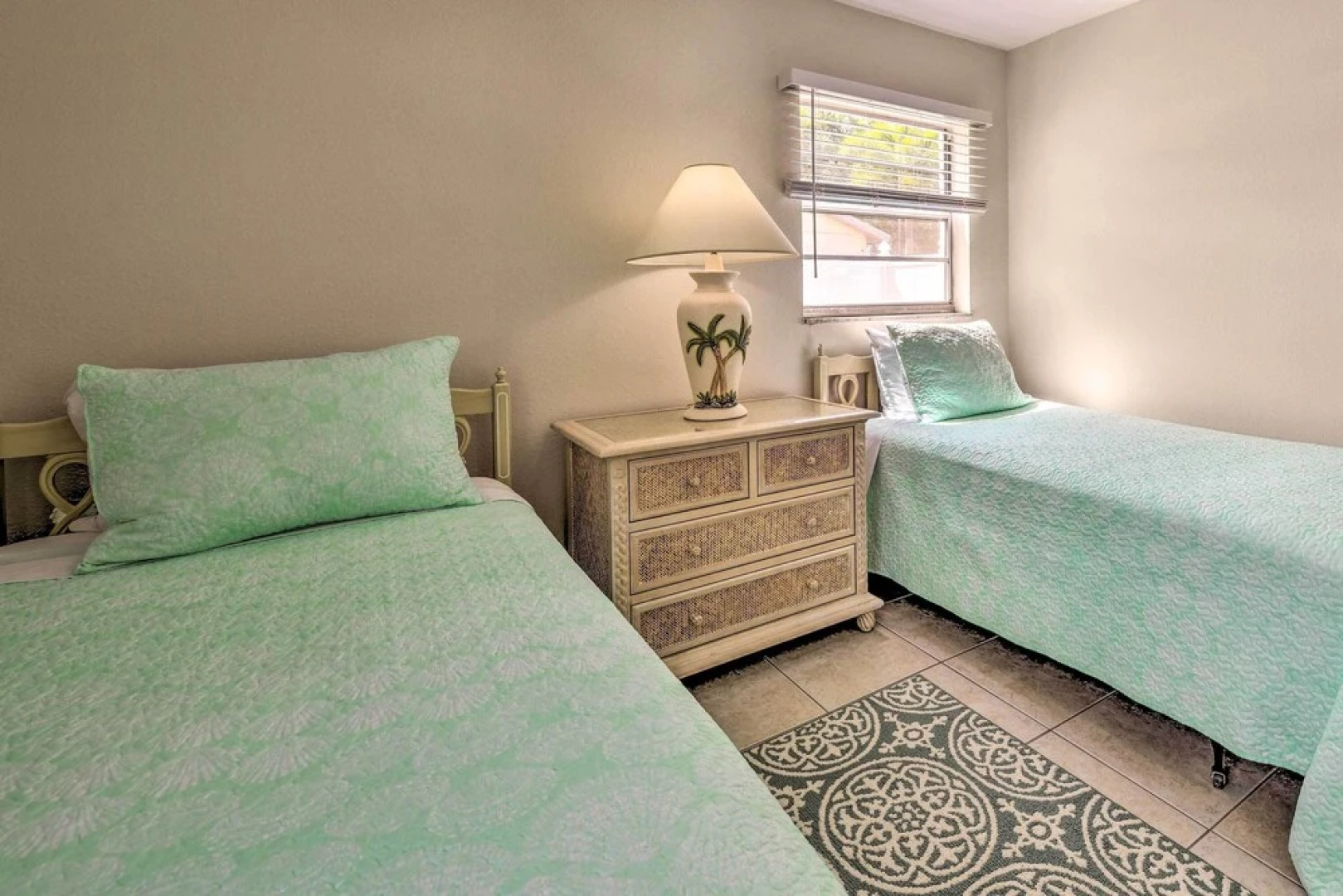 Apollo Beach Gem w/ Pool: 'the Flamingo House'