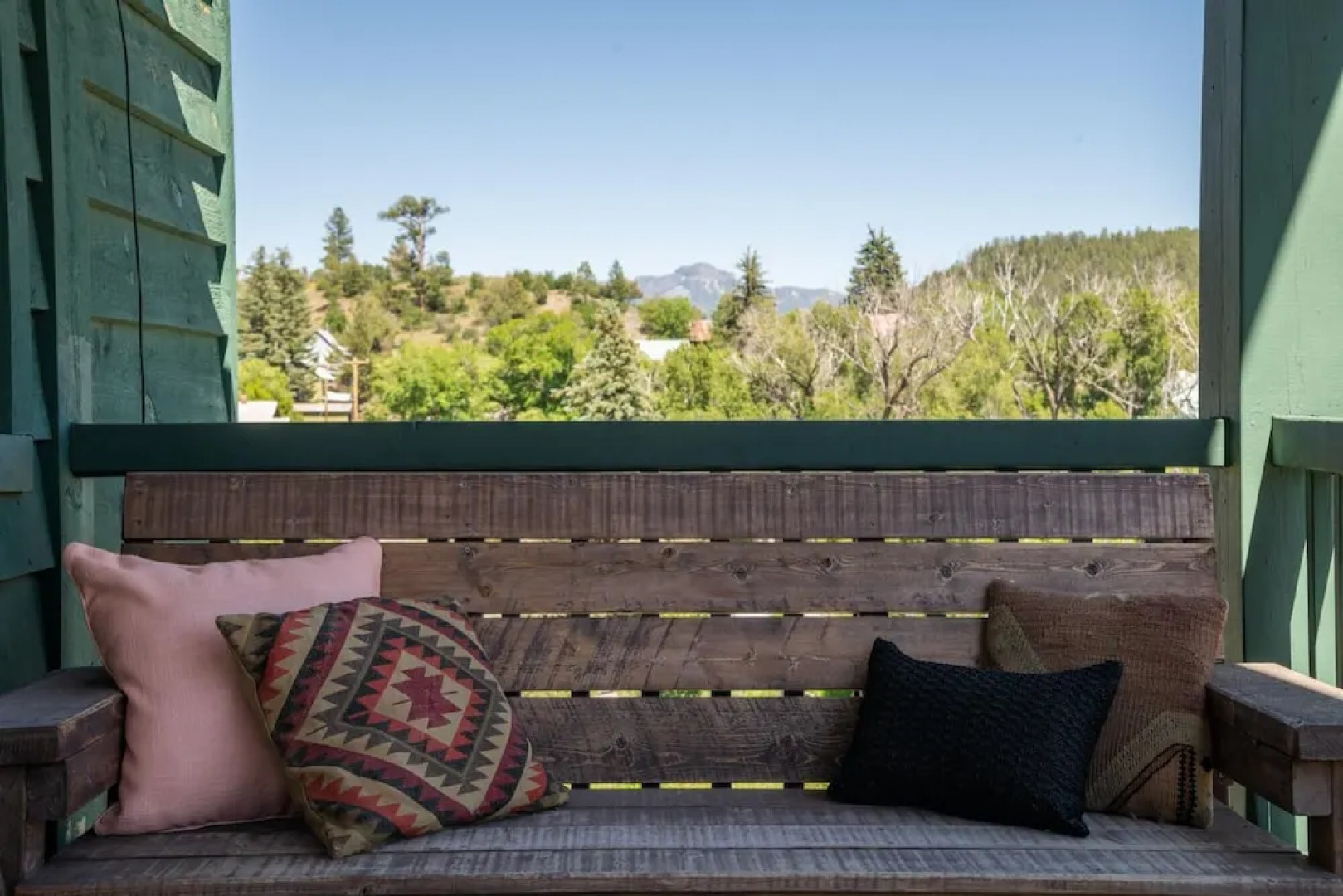 Pet Friendly Downtown Green Cabin Haven