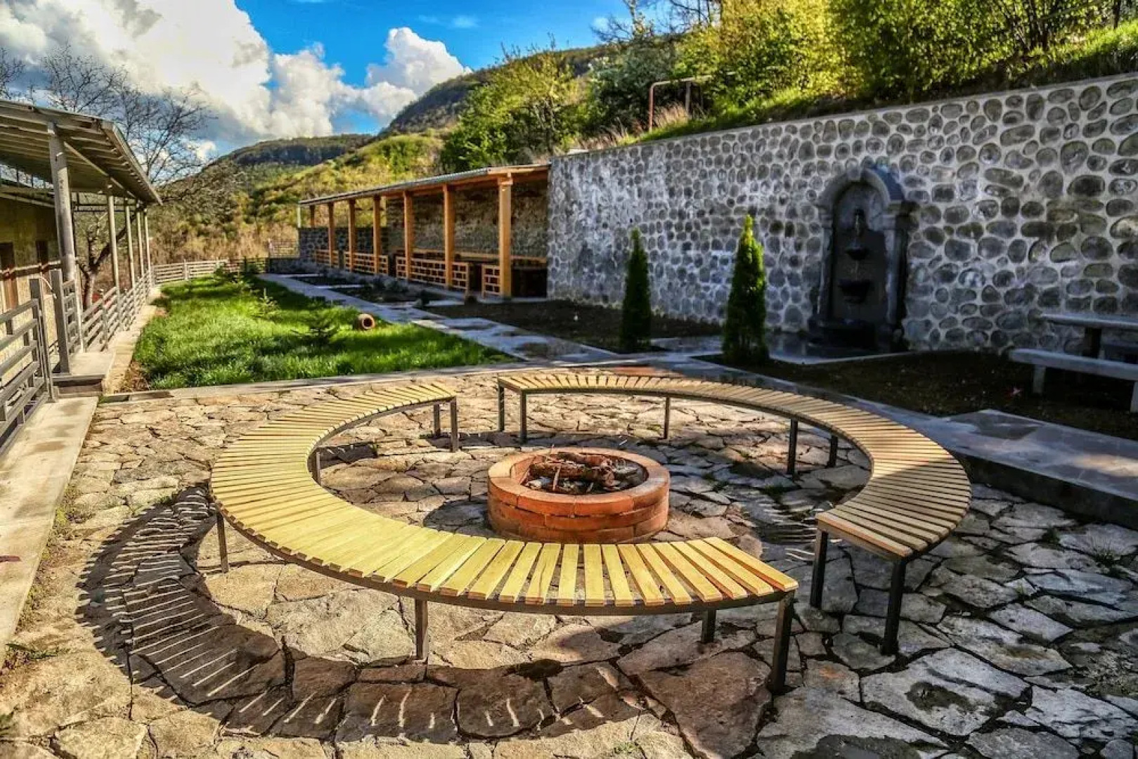 Отель «Лара»