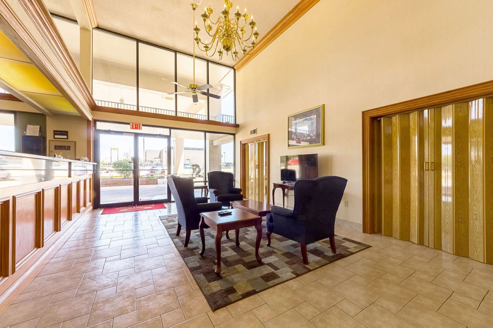 Econo Lodge Inn & Suites