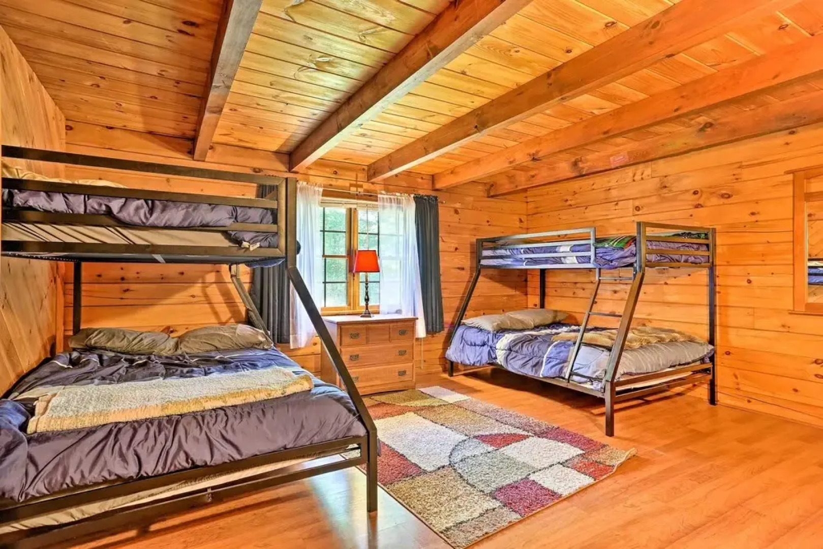 Spacious Cabin, 1 Block to Locust Lake Beach!