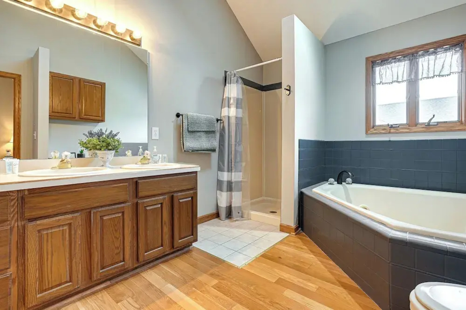 Apple Valley Home, Shared Golf Course On-site