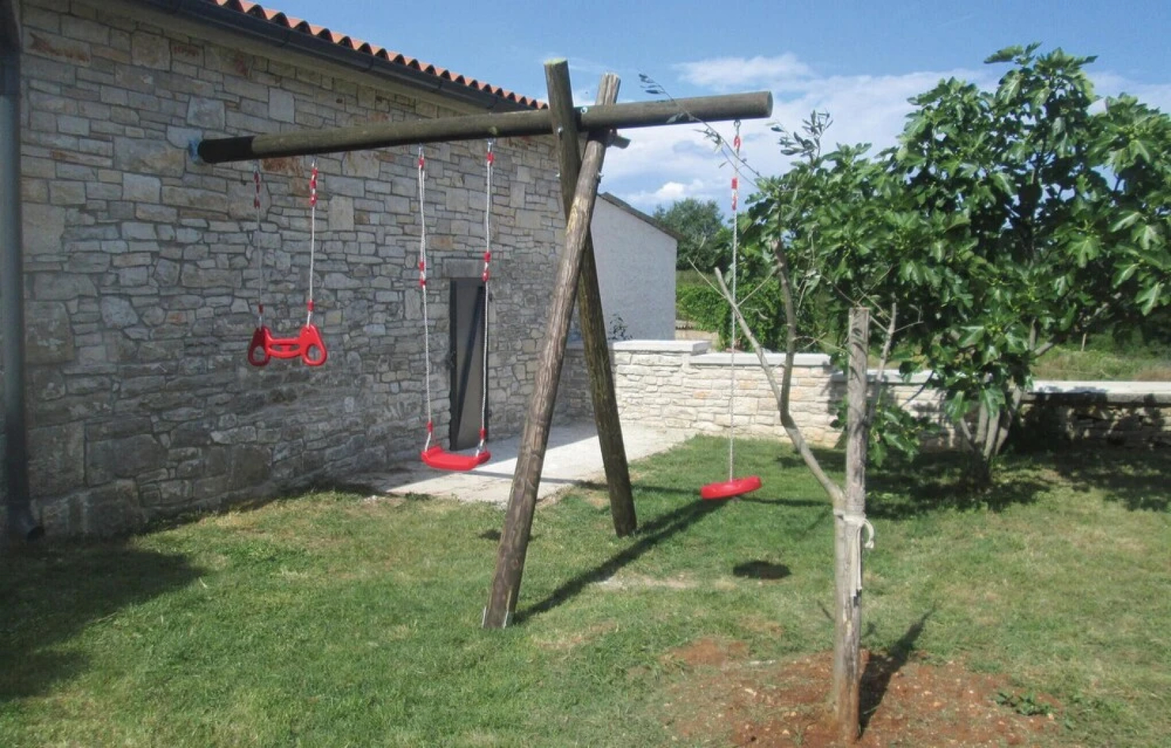 Amazing Home in Manjadvorci With Wifi and 4 Bedrooms