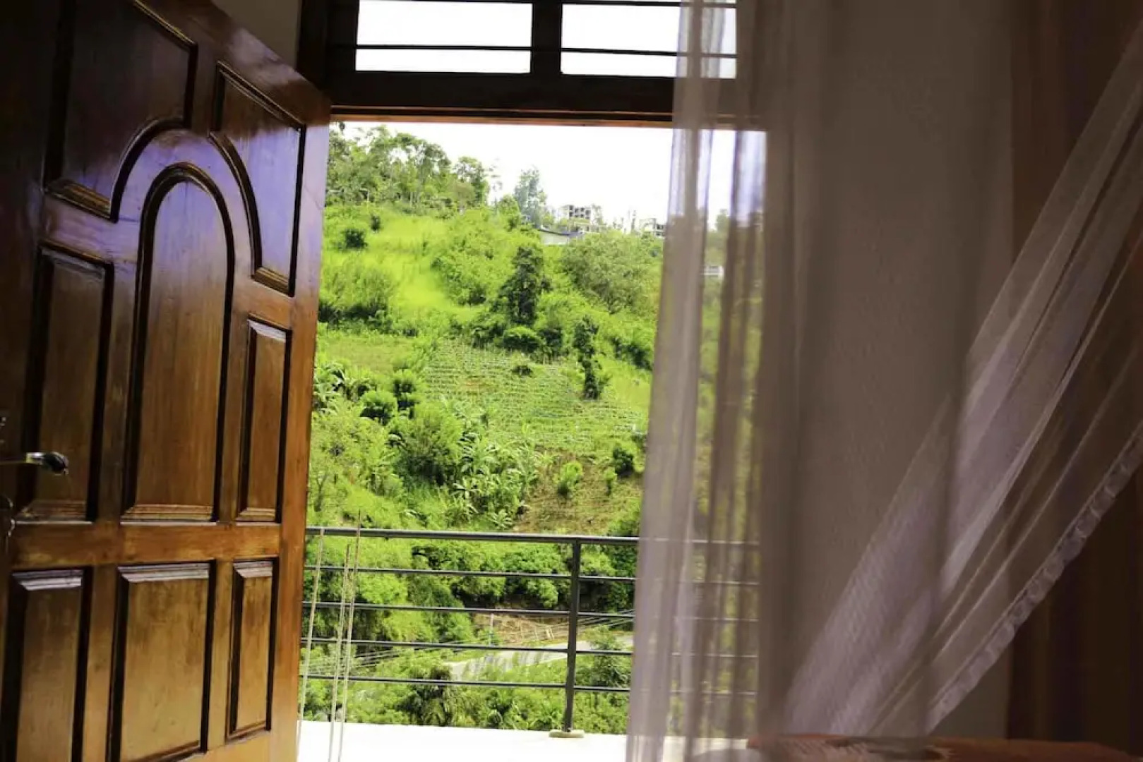 Yoho Rawana Mountain View