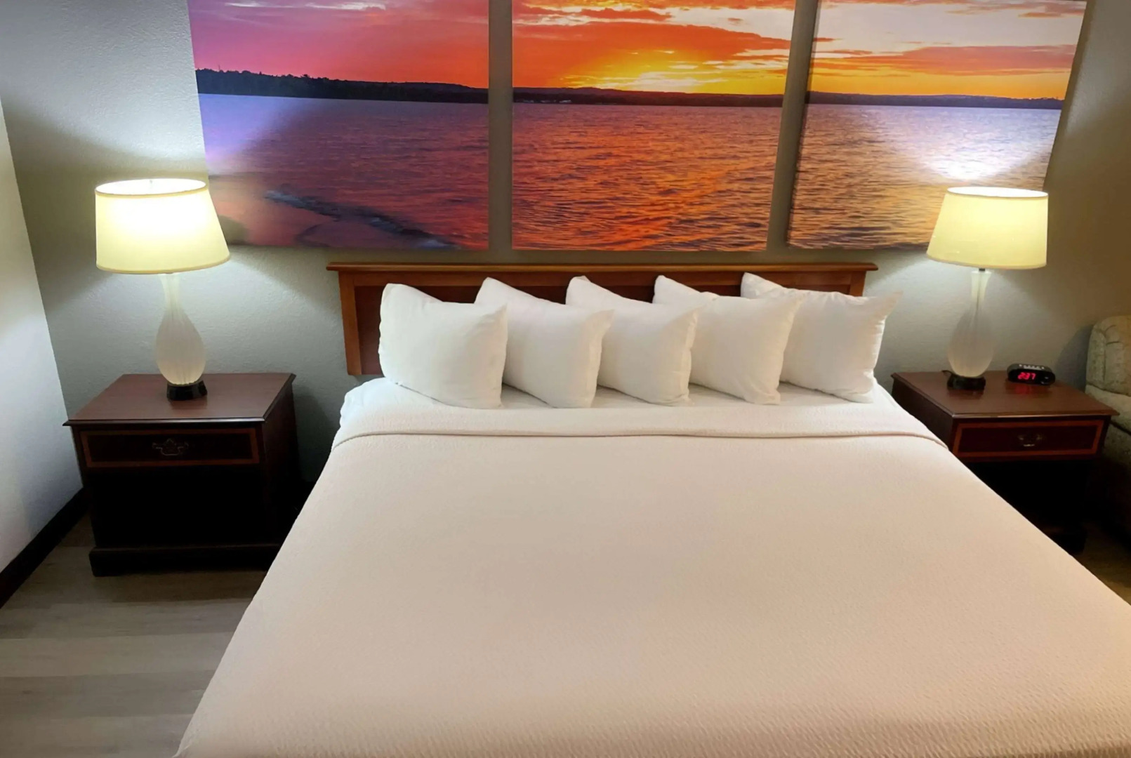 Days Inn & Suites by Wyndham Stevens Point