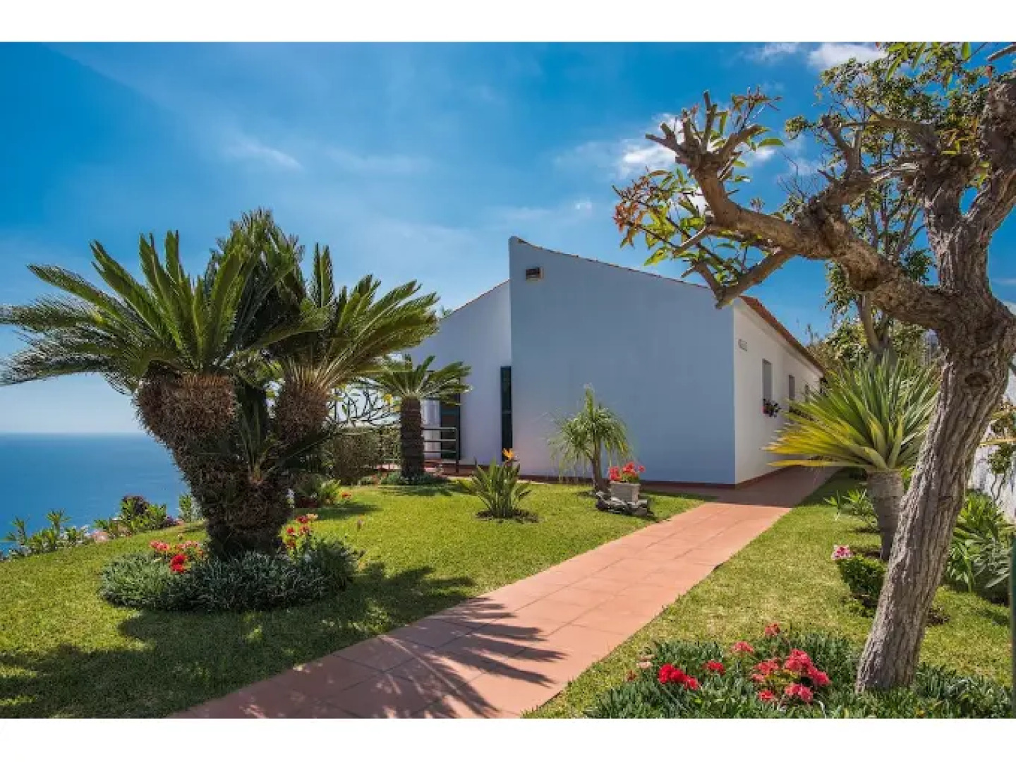 Vivenda da Esquina by MHM